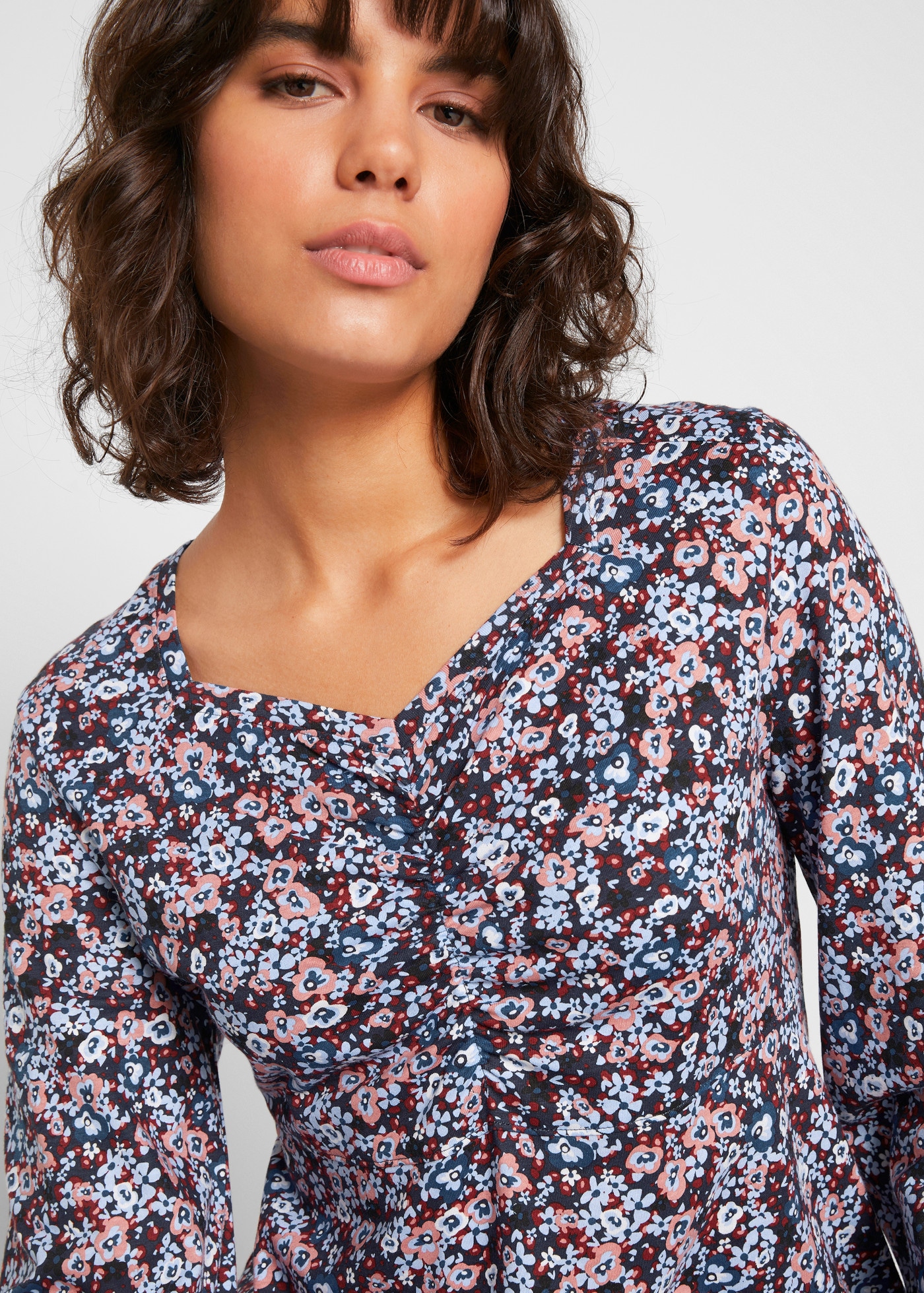 bonprix Longshirt mit geblümtem Jerseyshirt, Regular Fit