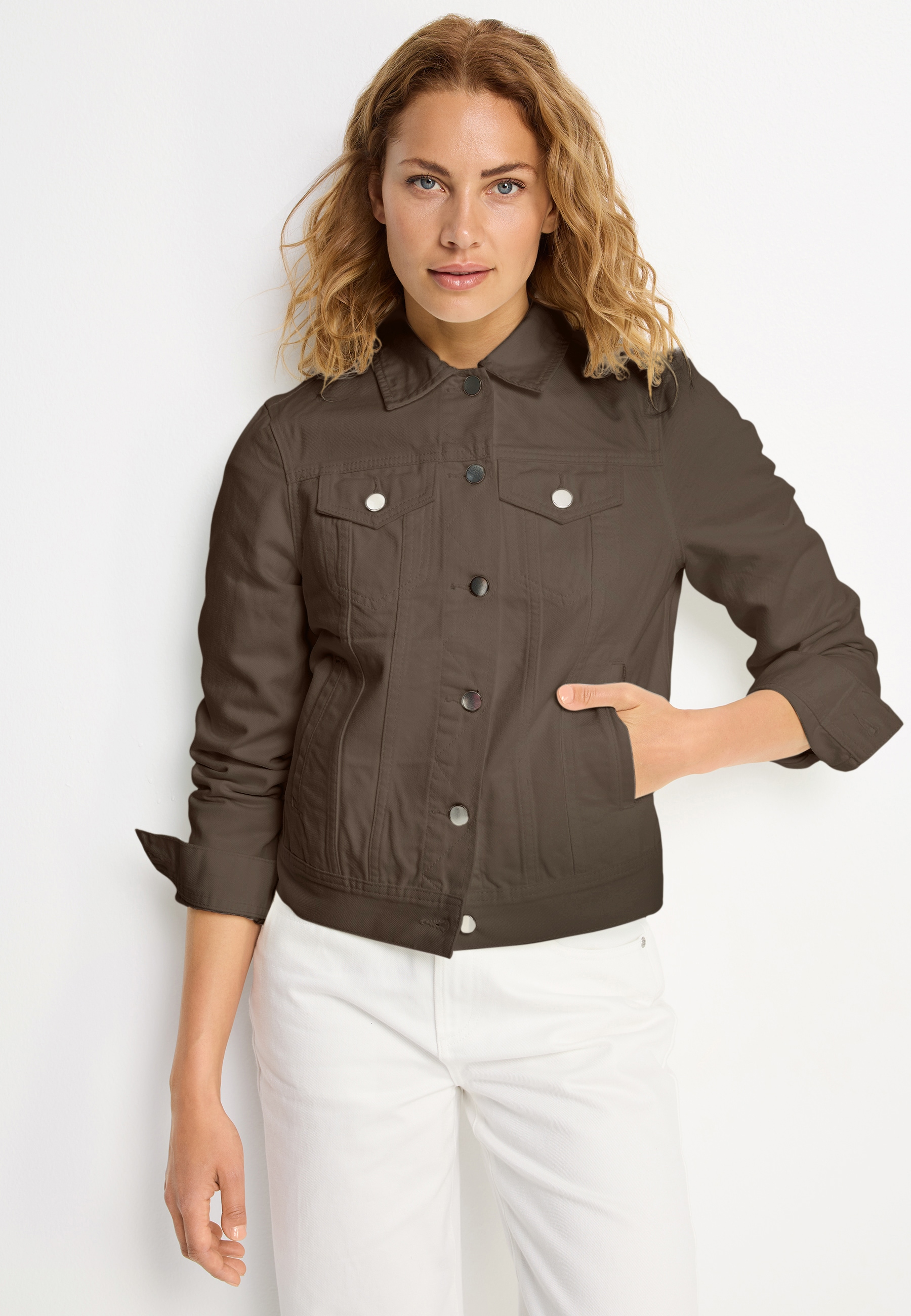 LASCANA Jeansjacke "mit zwei Pattentaschen und Riegeln am Saum" Denimjacke, kurze Übergangsjacke, Sommerjacke aus Denim