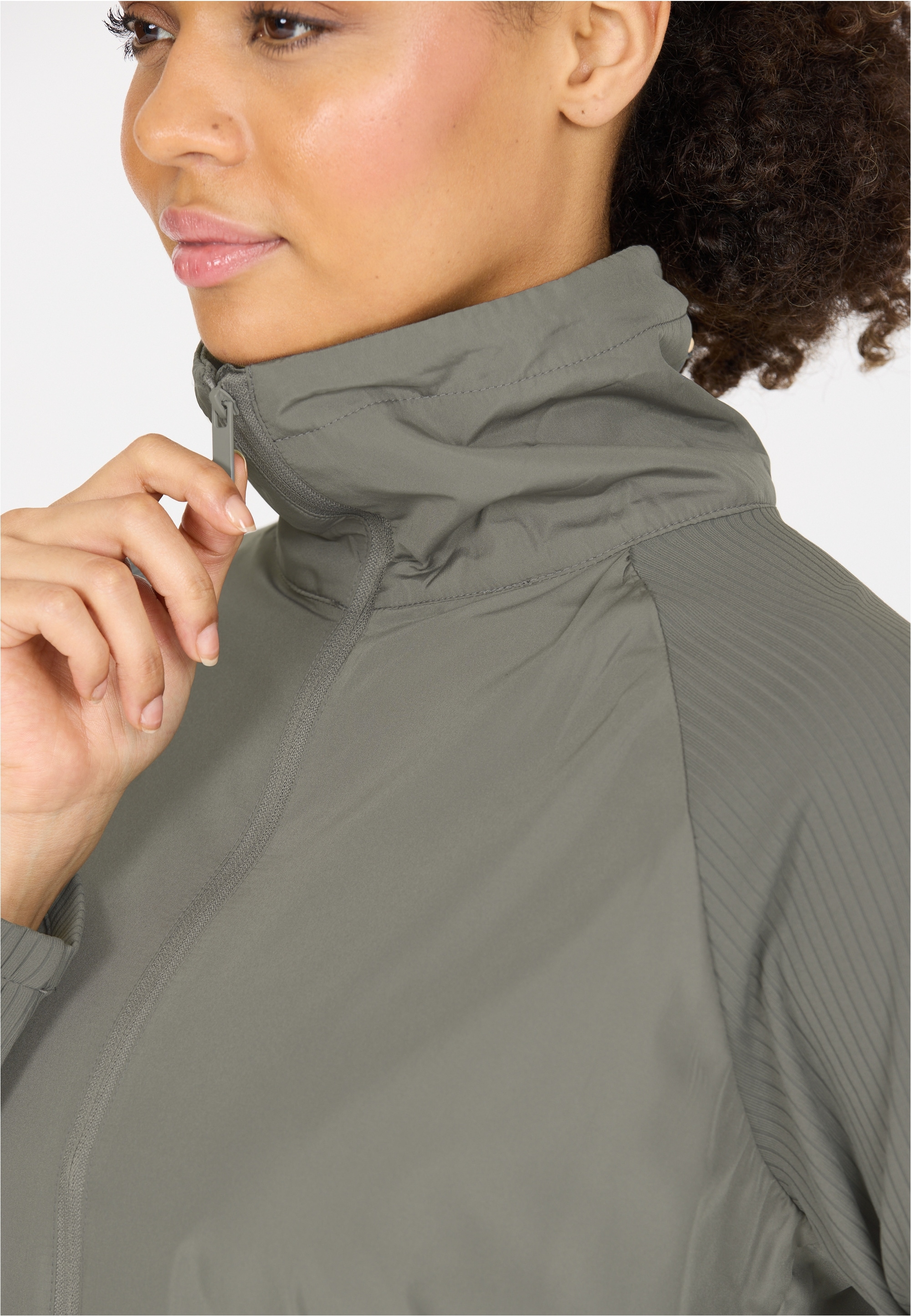 ATHLECIA Outdoorjacke »Aiana«, in atmungsaktiver Stretch-Qualität