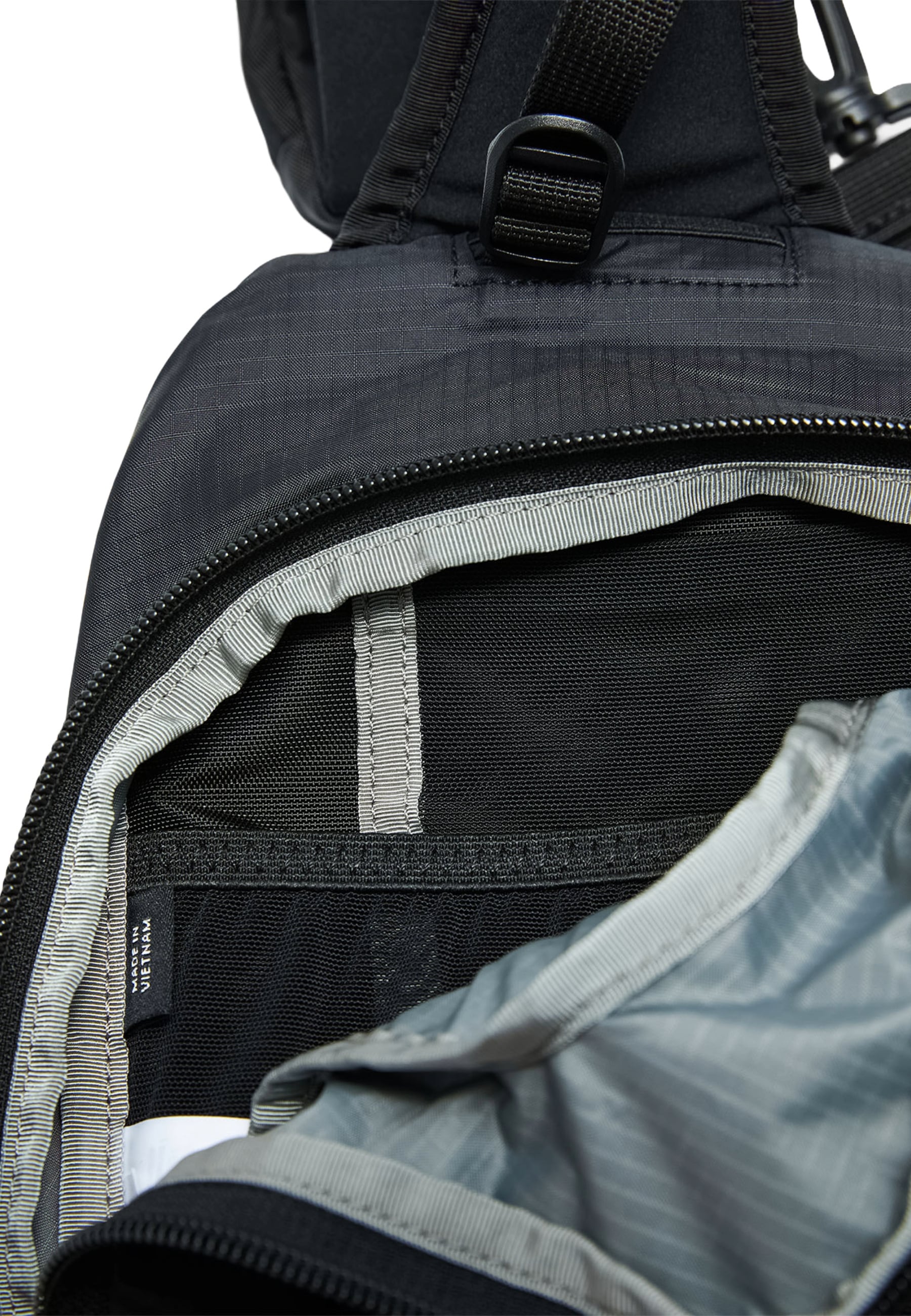 Peak Performance Umhängetasche »Outdoor Slingbag« mit dezenten Farbdetails