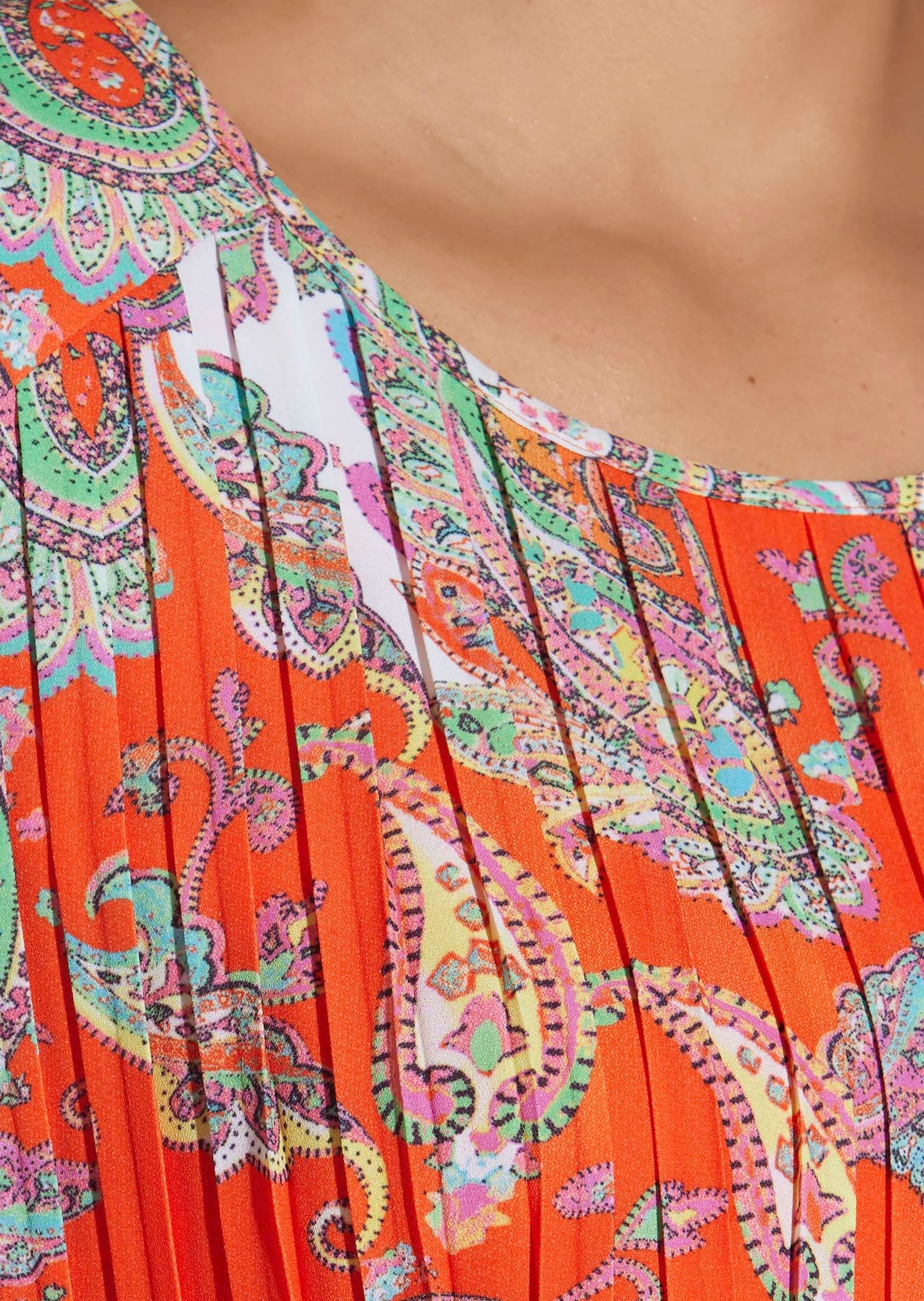 MADELEINE Sommerkleid »Plisseekleid Stilvolles Faltenkleid mit Paisley-Muster«