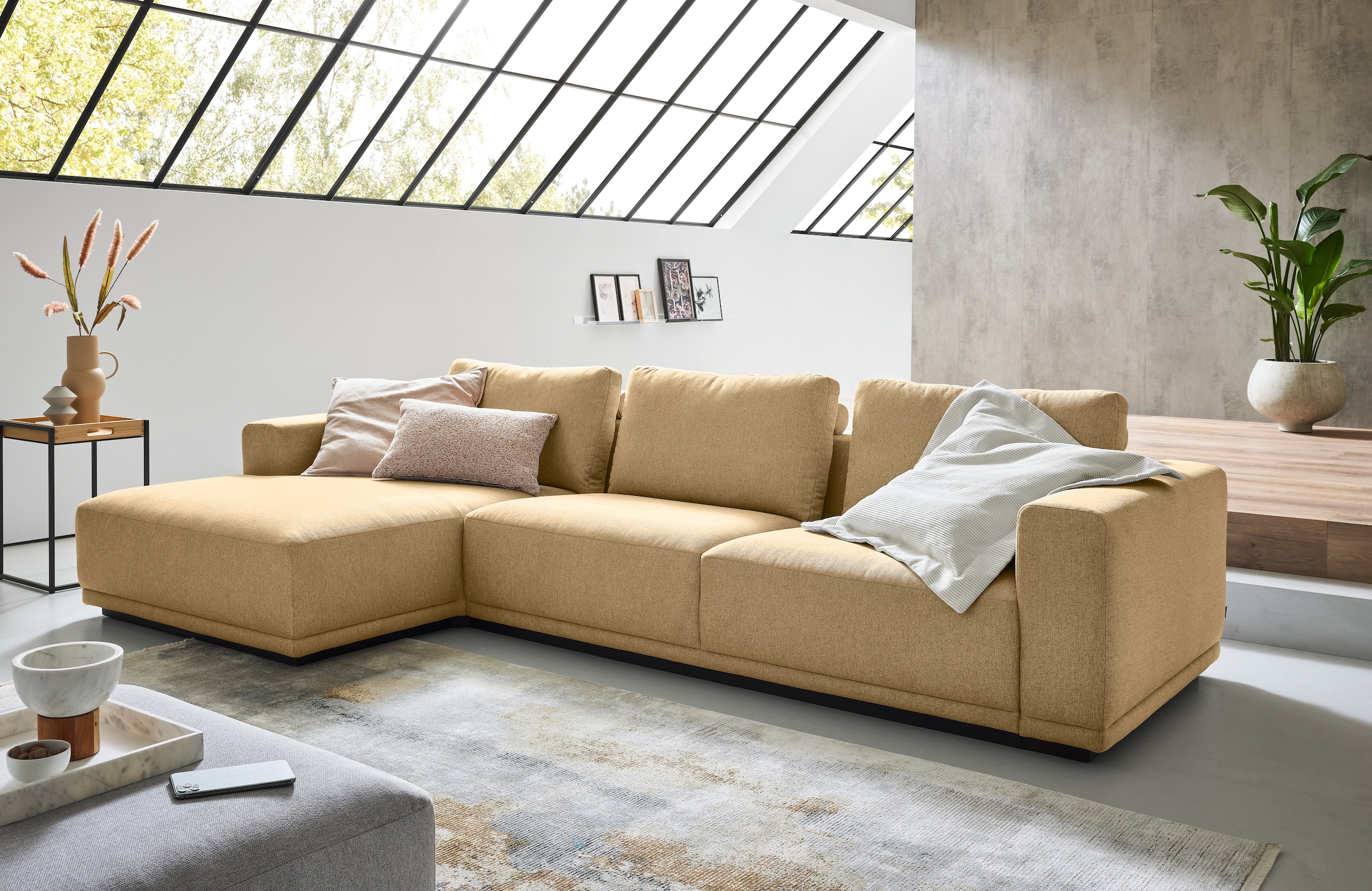 Musterring Ecksofa "JustB PM200, Holzrahmen in schwarz, wahlw. Sitzvorzug, Breite 316cm" Anreihsofa rechts & Longchair links, mit elektrischem Sitzvorzug
