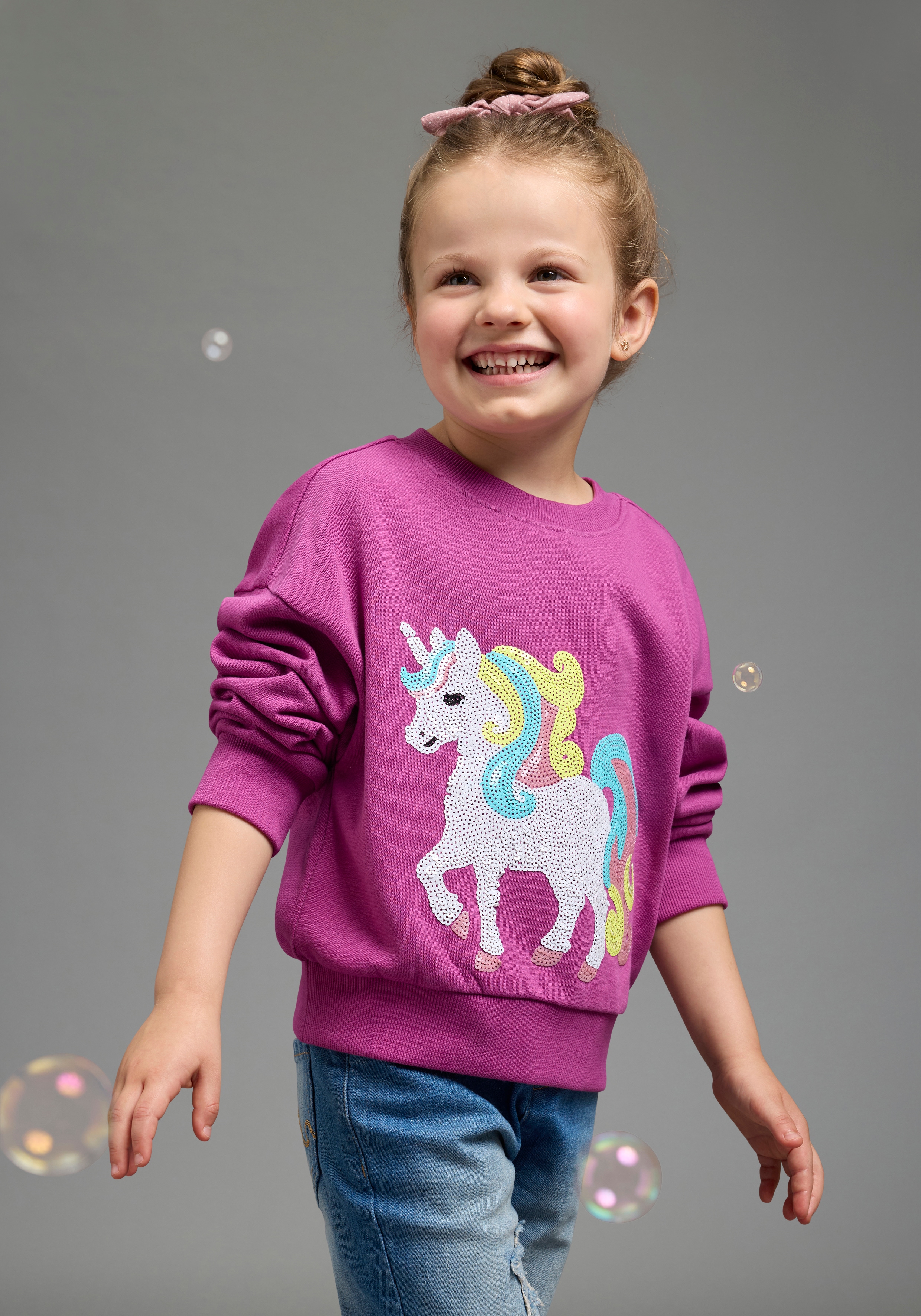 KIDSWORLD Sweatshirt "Einhorn-Applikation für kleine Mädchen", Sweatshirt mit schimmernden Pailletten-Applikationen