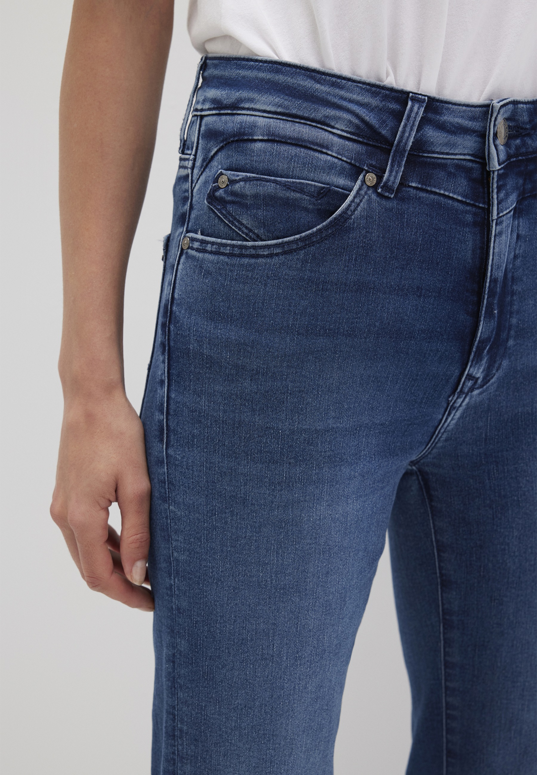 Mavi Straight-Jeans »KENDRA«, gerde Form