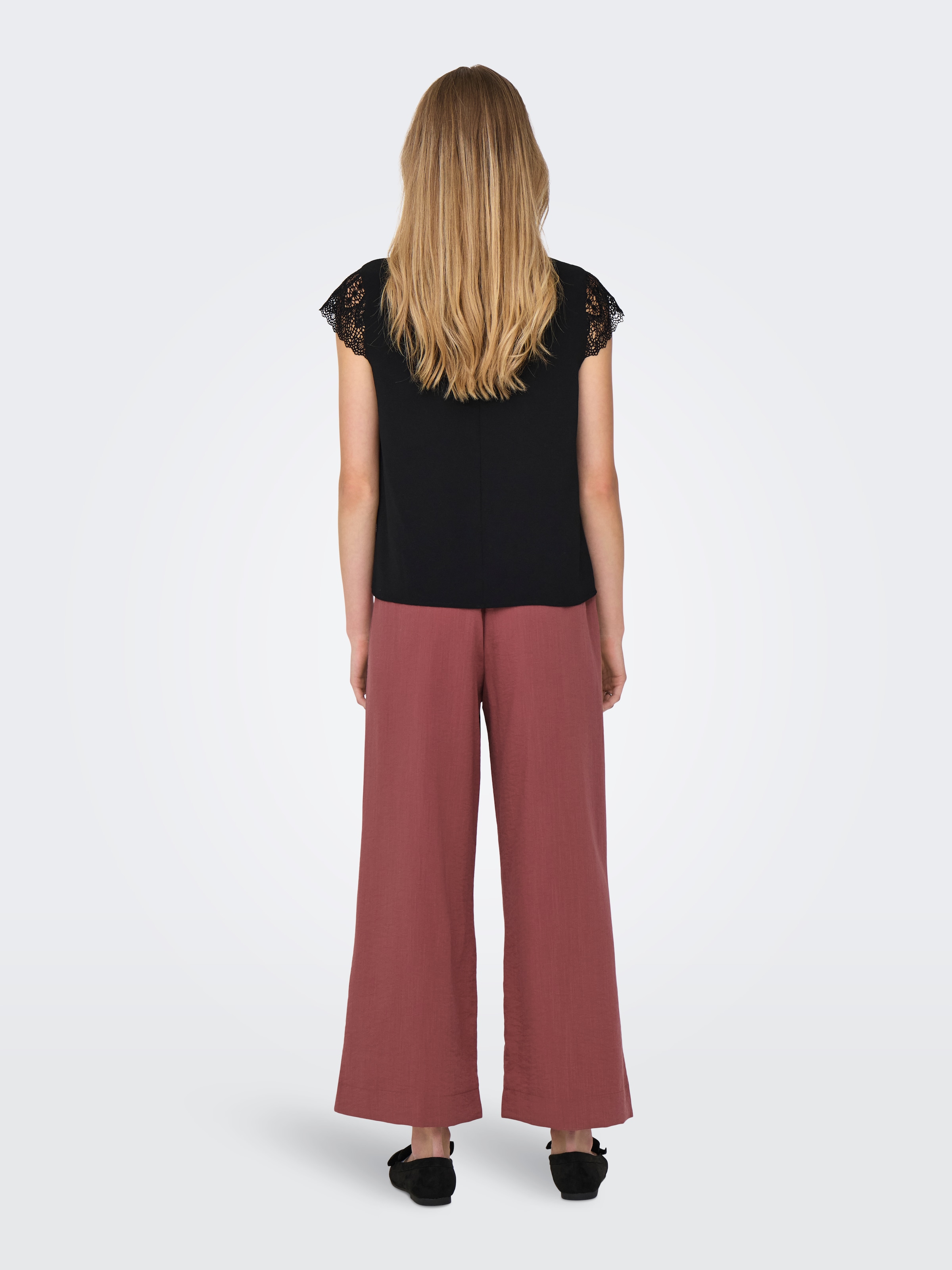 ONLY Kurzarmshirt »ONLELVA FR S/S LACE V-NECK TOP CS PTM«