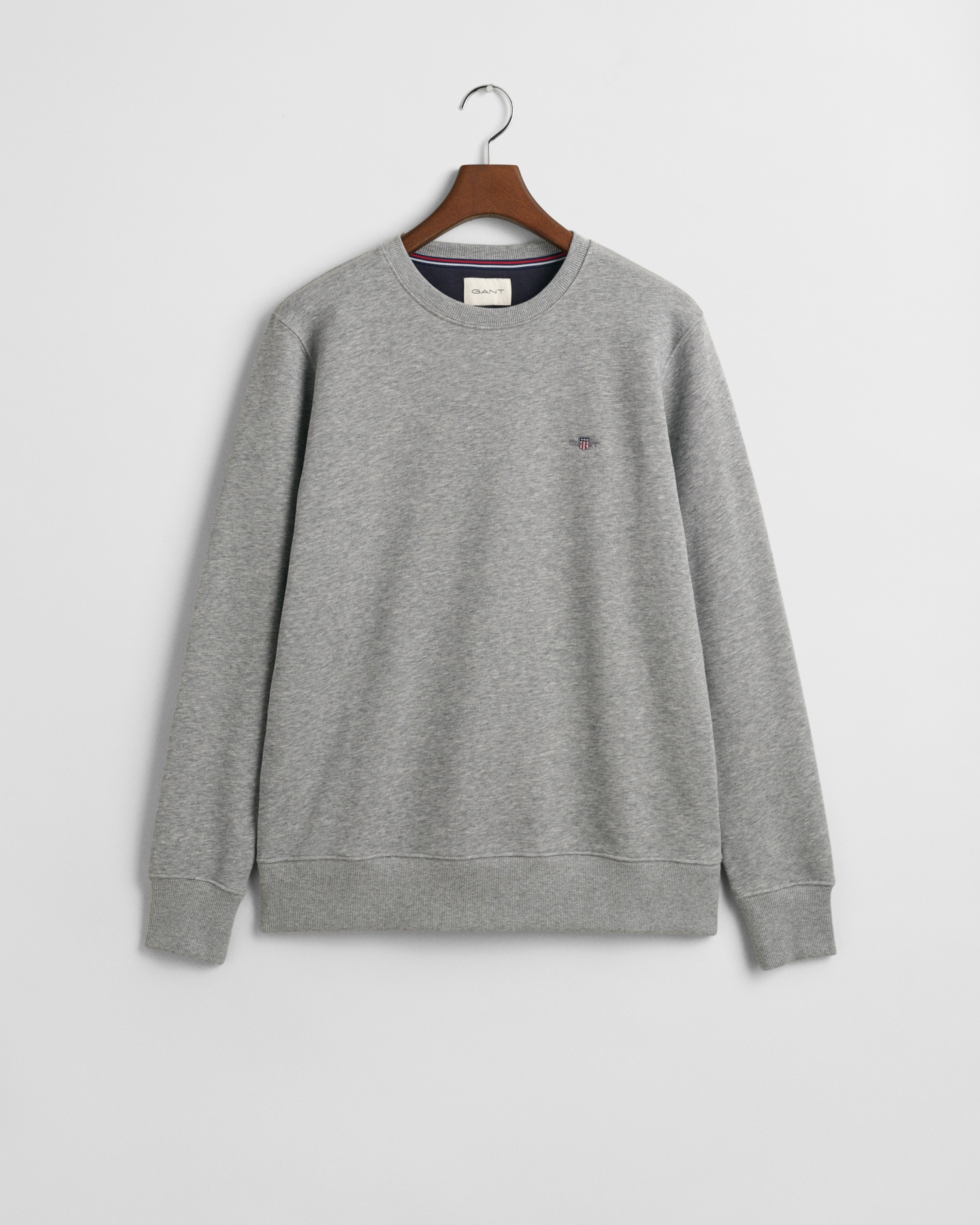 Gant Sweatshirt »REG SHIELD C-NECK SWEAT«, mit Logostickerei auf der Brust
