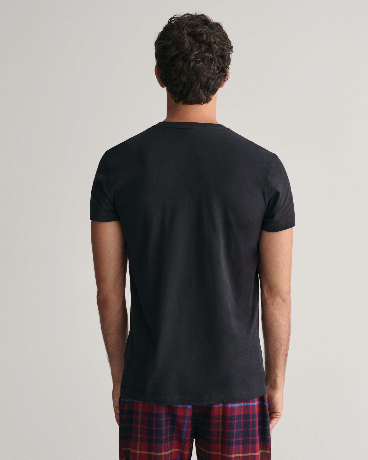 Gant Unterziehshirt »V-NECK T-SHIRT 2-PACK«, (Packung, 2 St., 2er), mit Markenlabel auf der Brust