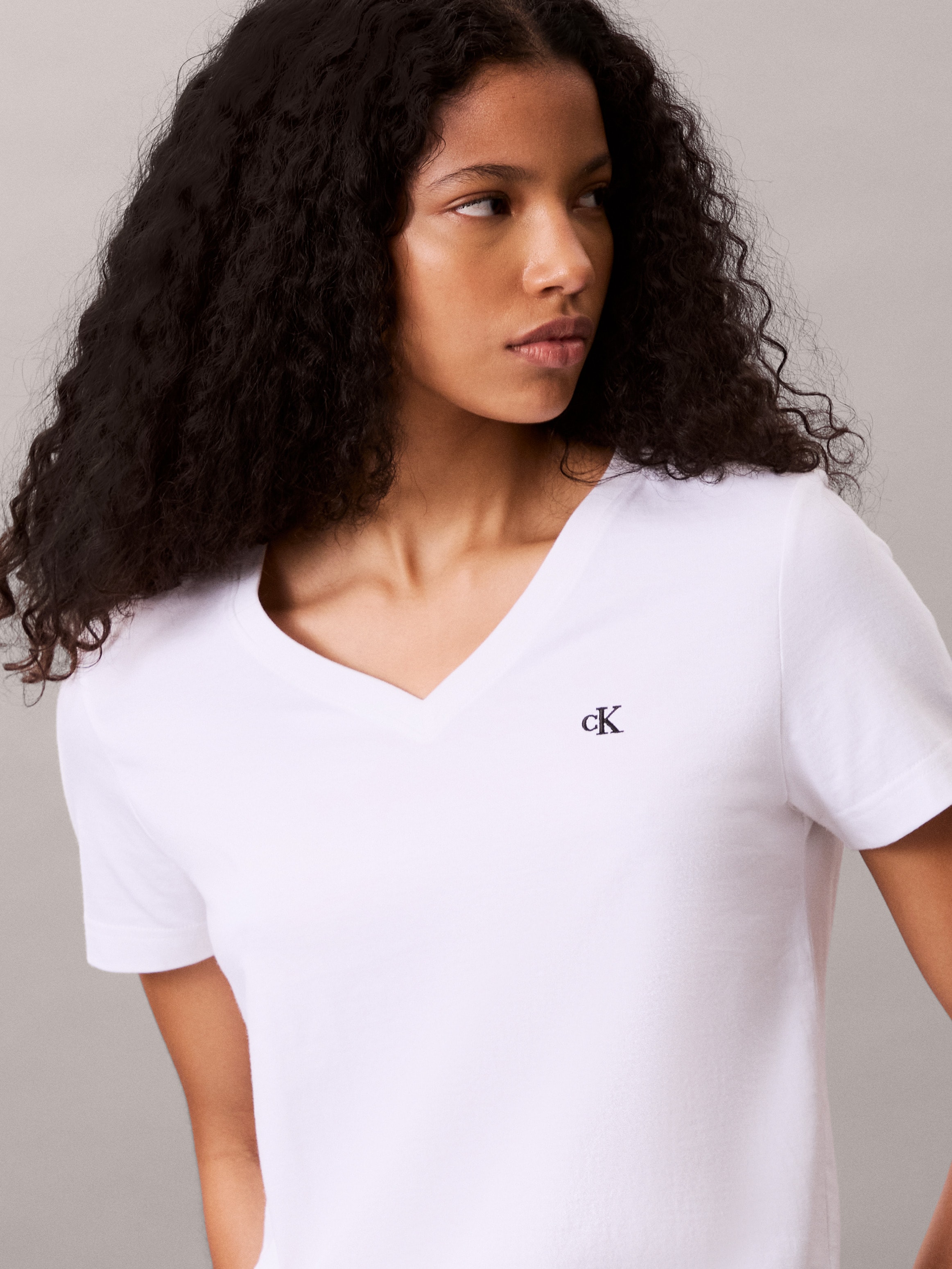 Calvin Klein Jeans T-Shirt »Archive Jersey Vnk Tee EU«, Mit V-Ausschnitt