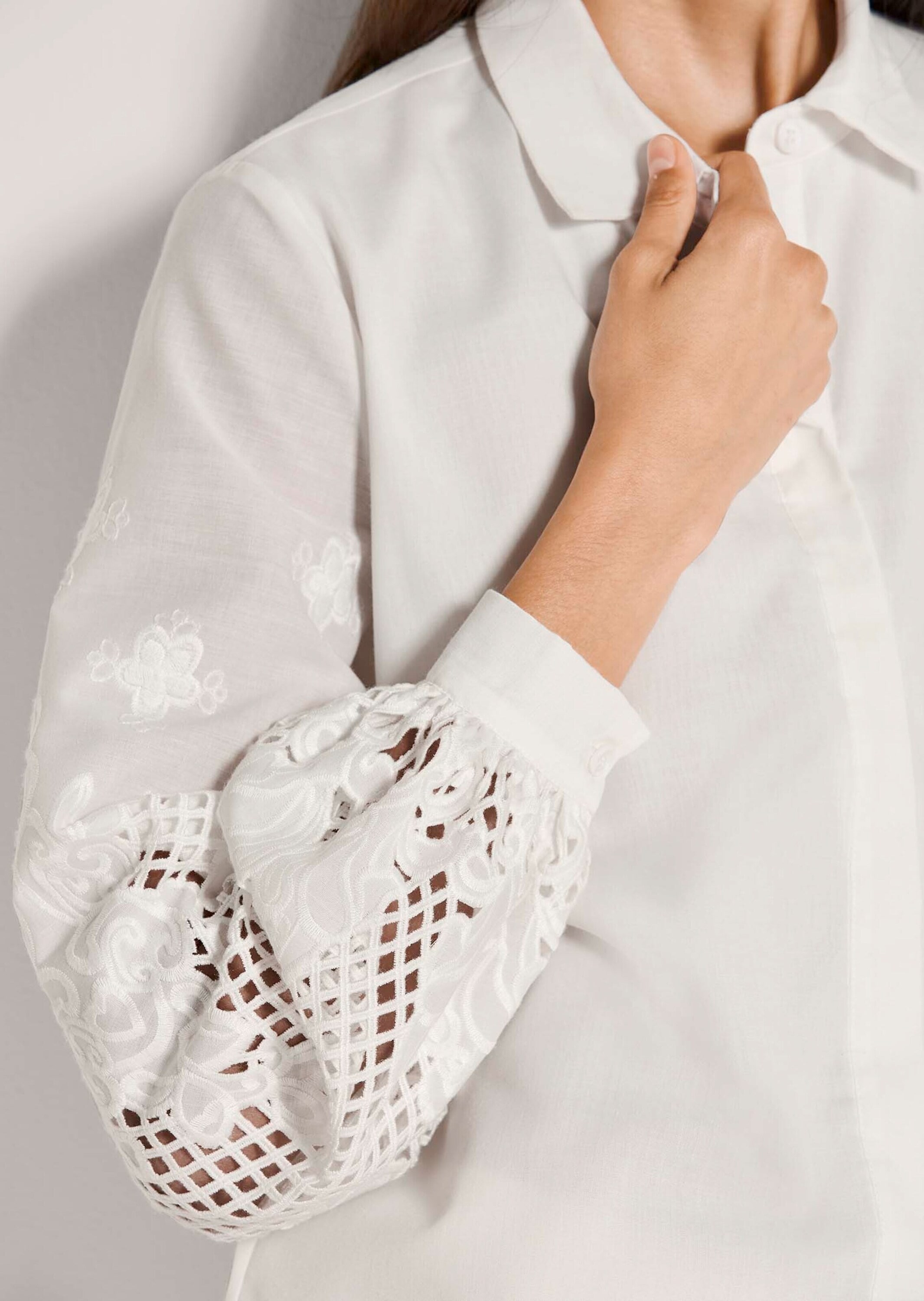 MADELEINE Langarmbluse »Hemdbluse Blusenshirt mit Lochstickerei« Langarm mit Spitzenärmeln