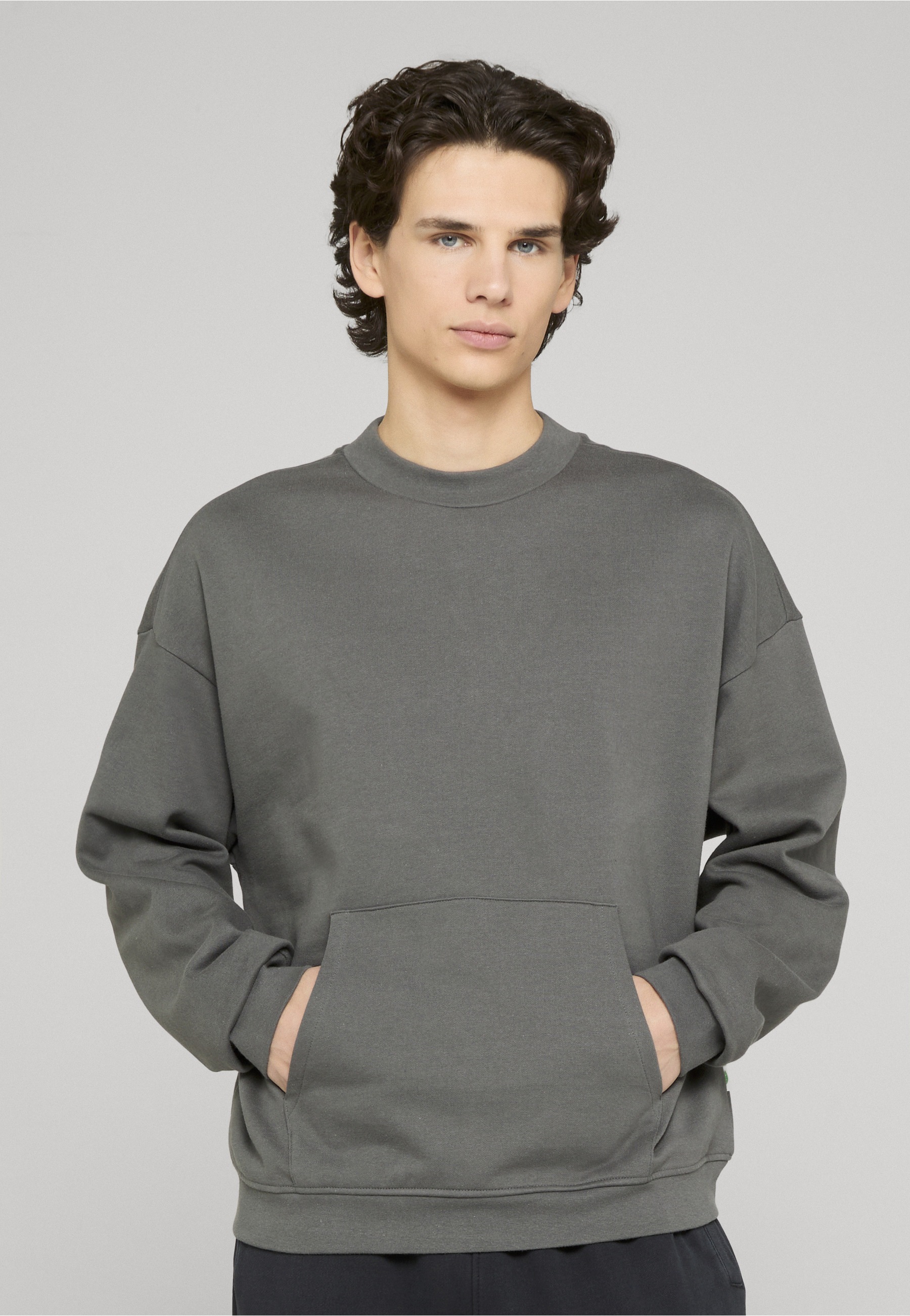 Thumbnail - URBAN CLASSICS Sweater "Urban Classics Herren Boxy Pocket Crew", 1 Stk.