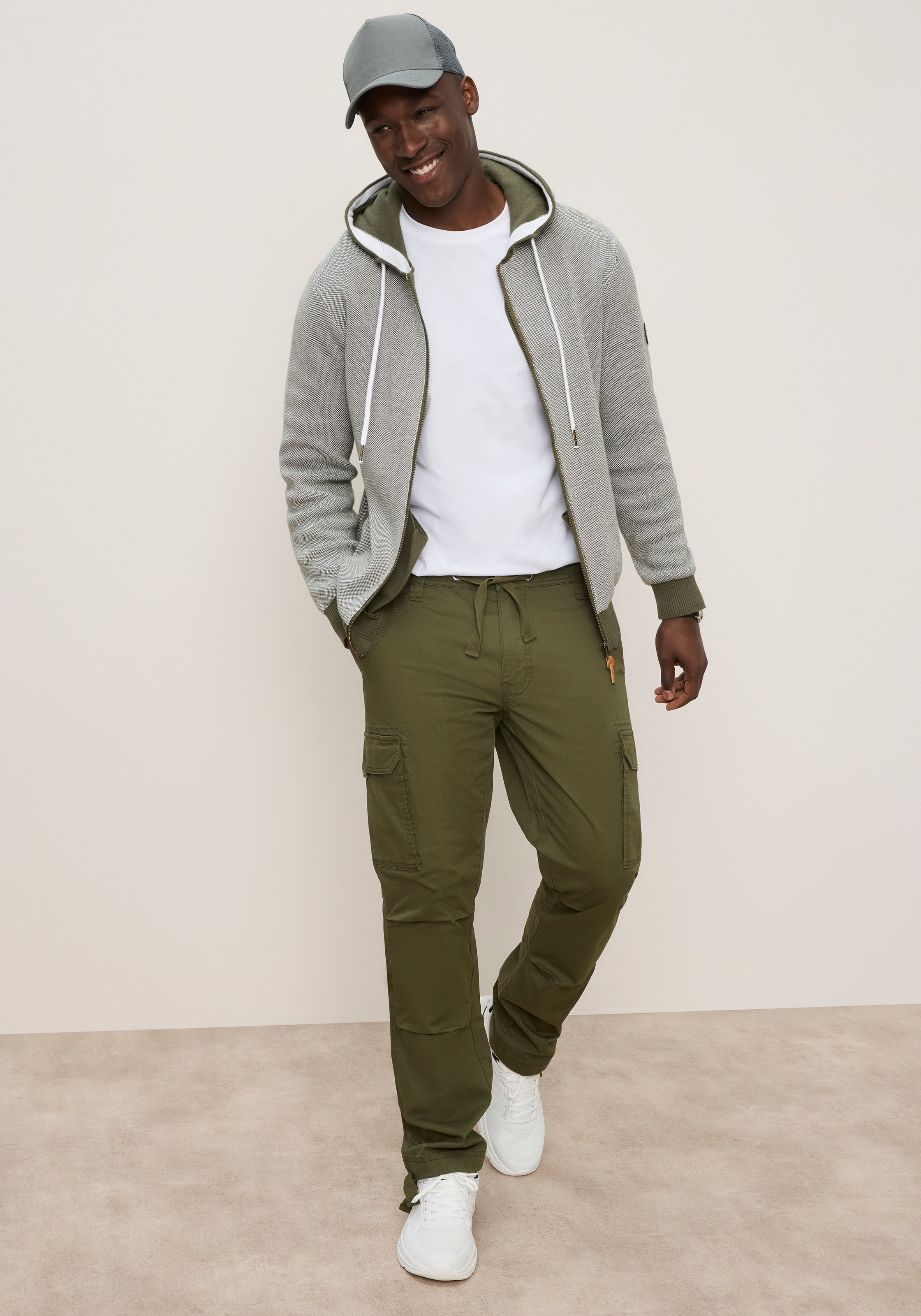 KangaROOS Cargohose  gerader Schnitt, Regular Fit, aus Baumwolle und Elasthan