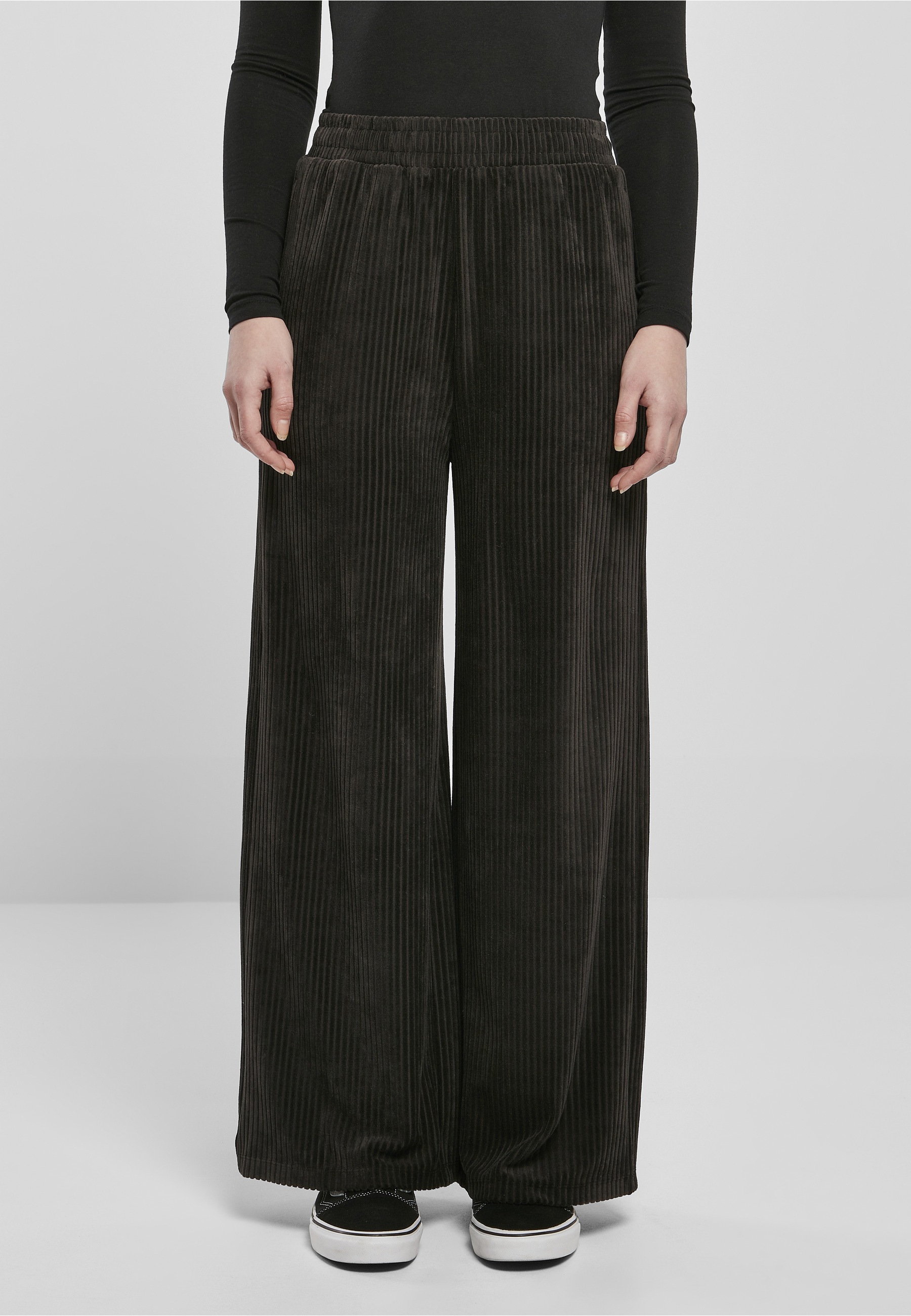 URBAN CLASSICS Jogginghose »Urban Classics Damen Ladies Velvet Rib Straight Sweat Pants«