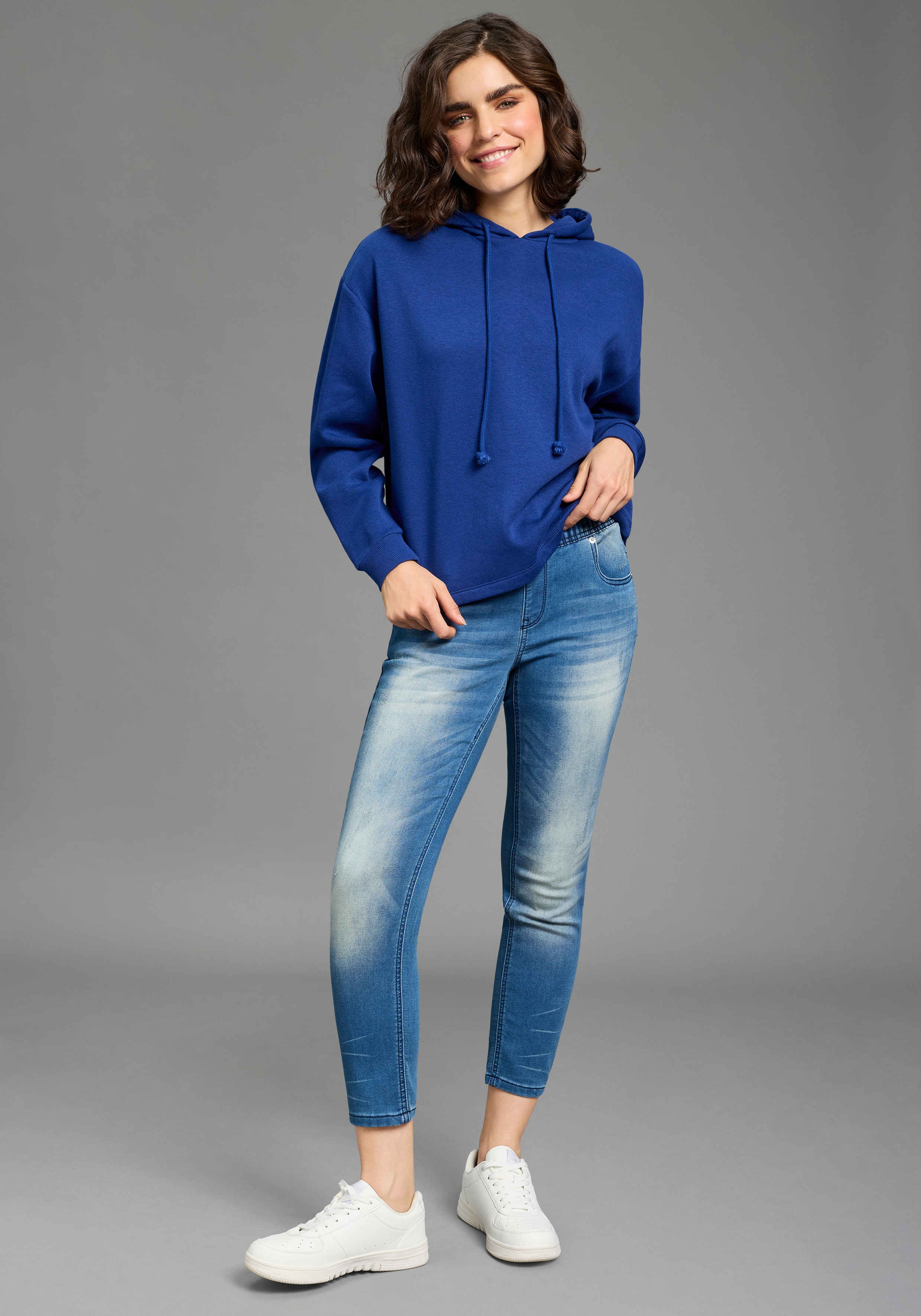 Thumbnail - KangaROOS Jogg Pants "7/8 JOGG-DENIM" weites Bein, mit Used-Waschung, hohe Leibhöhe, 7/8-Länge