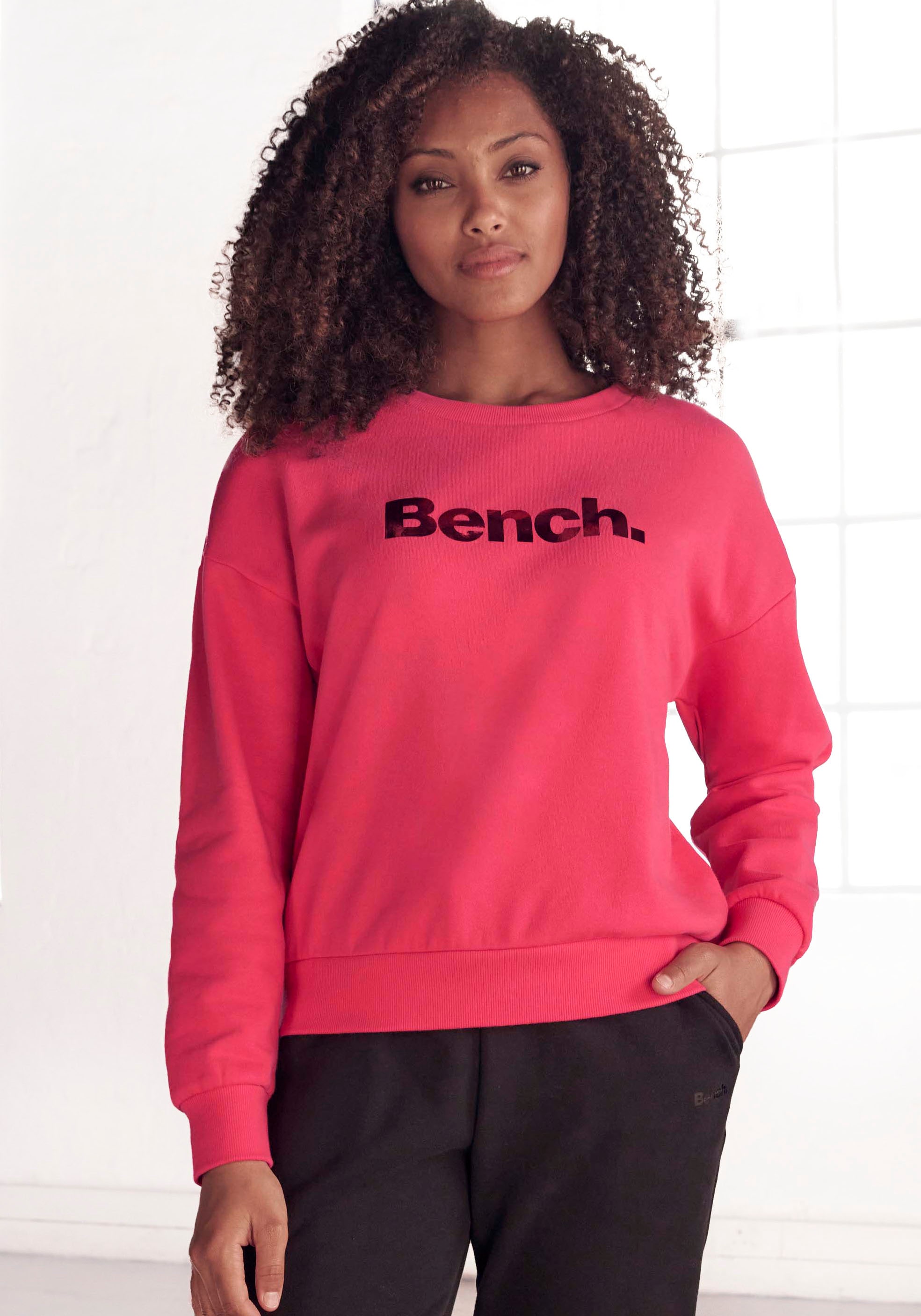 Bench. Loungewear Sweatshirt "-Loungeshirt", mit glänzendem Logodruck, Loungewear, Loungeanzug