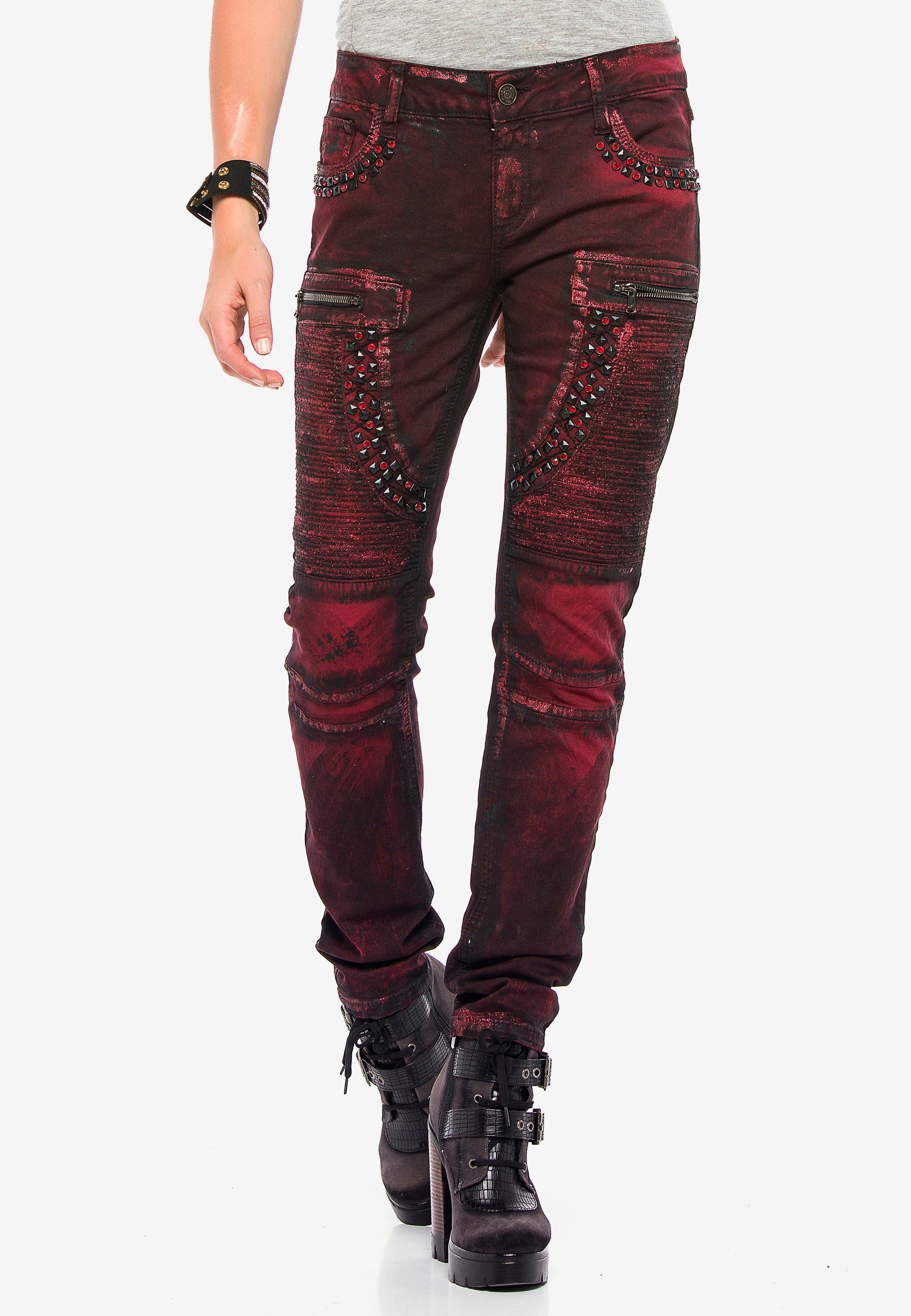 Cipo & Baxx Bequeme Jeans, mit ausgefallenem Nietenbesatz in Slim Fit