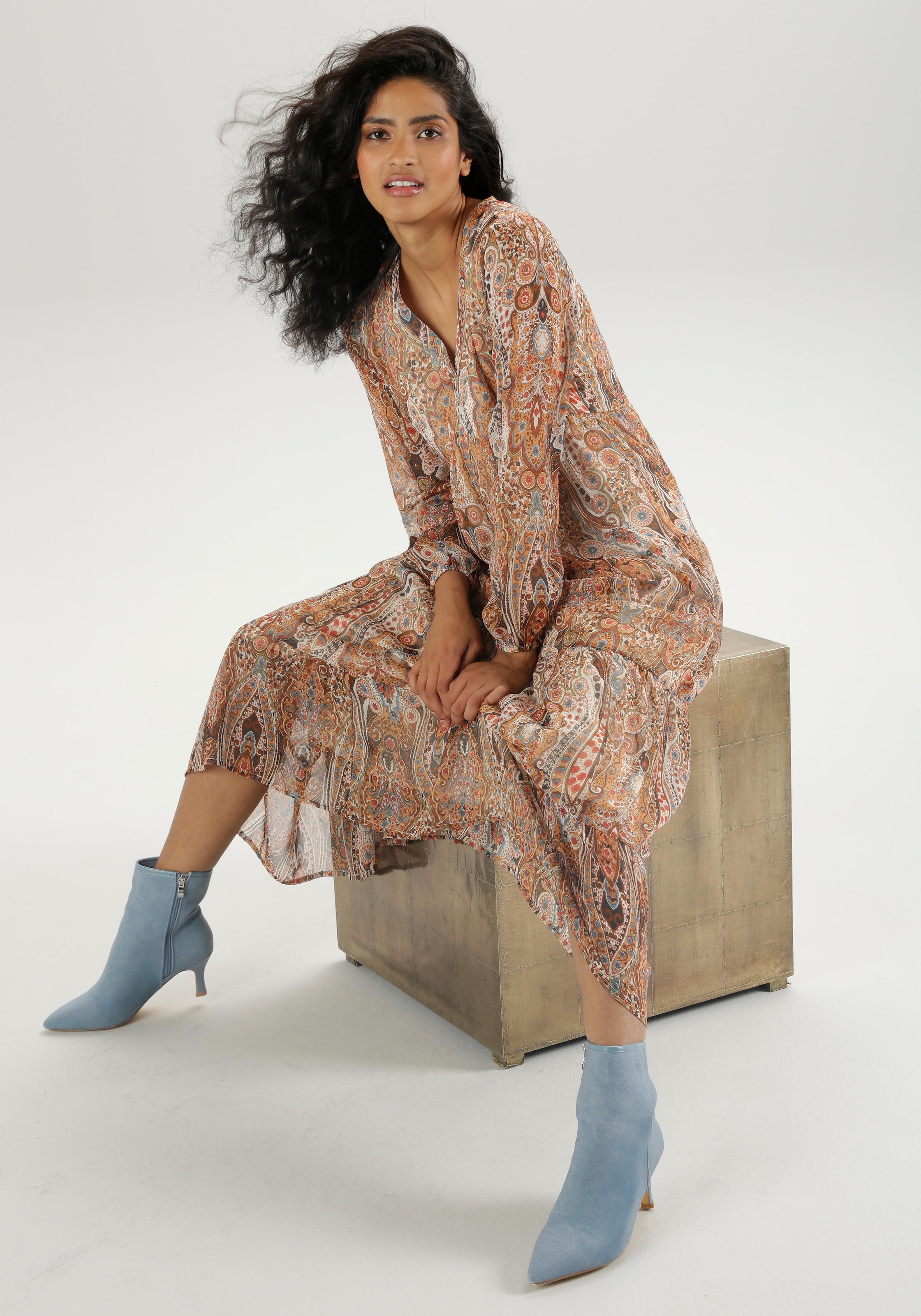 Aniston CASUAL Maxikleid, mit fantasievollem Paisley-Muster