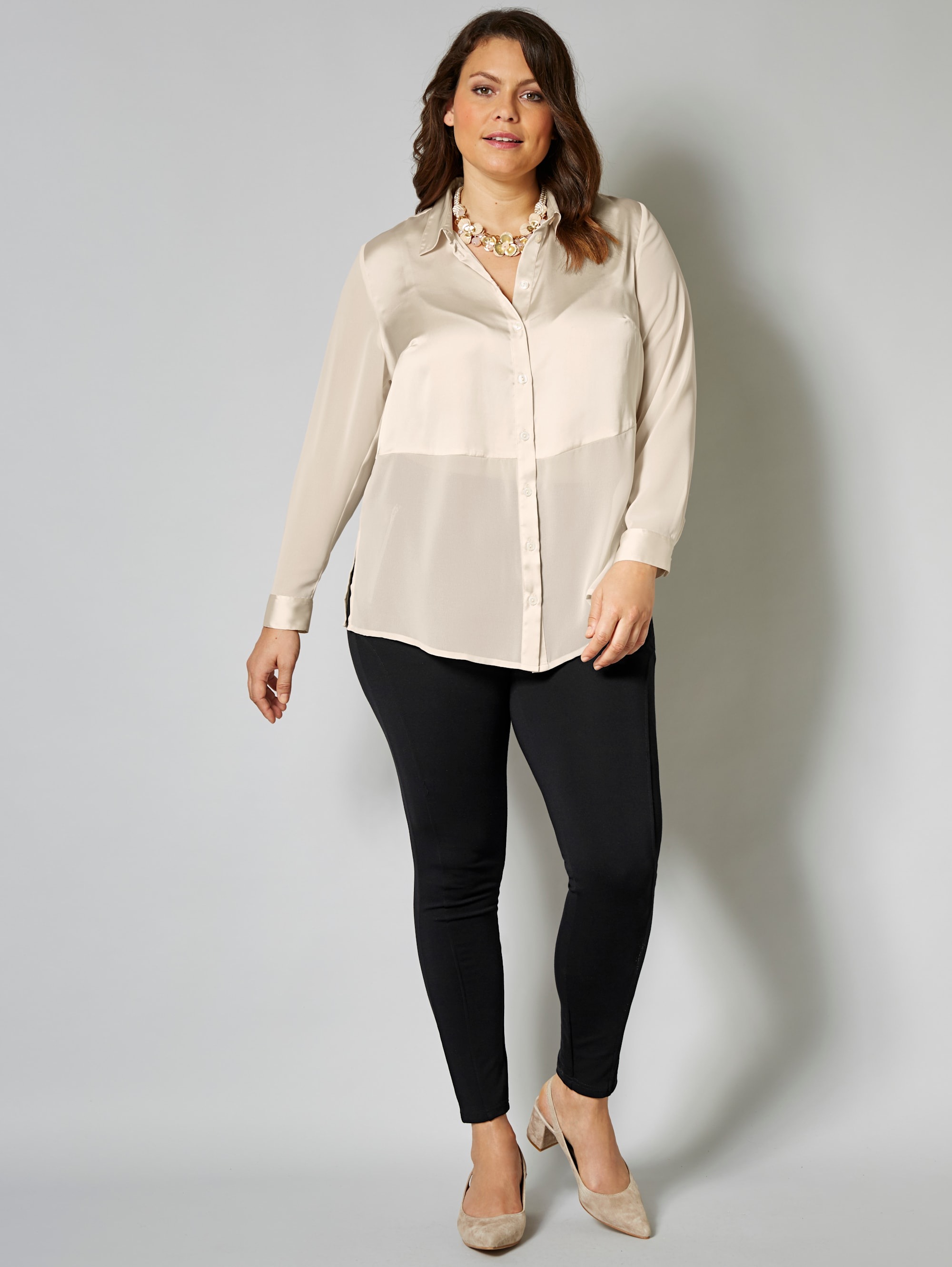 Bluse mit Kontrastverarbeitung