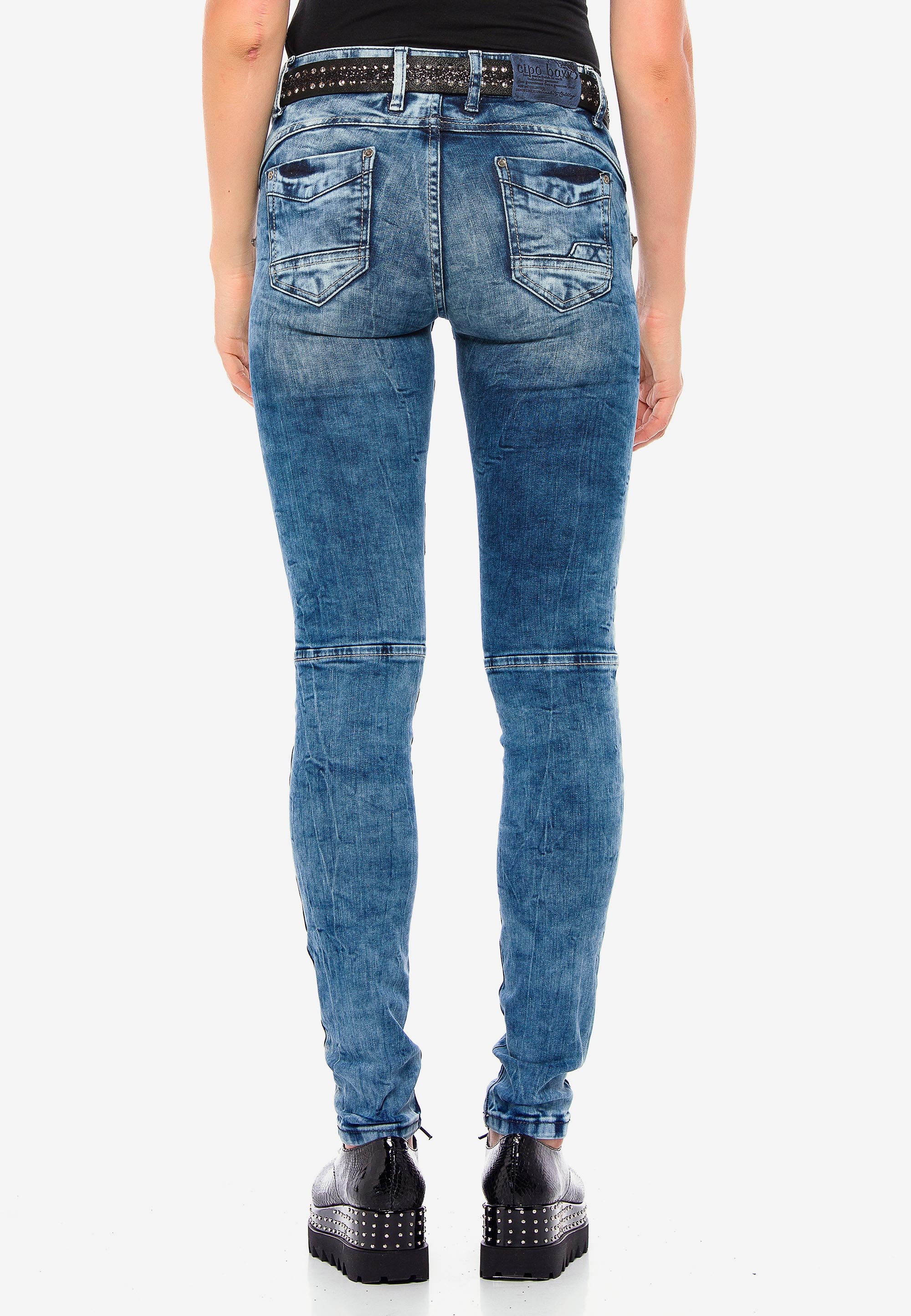 Cipo & Baxx Straight-Jeans, mit coolen Stickelementen