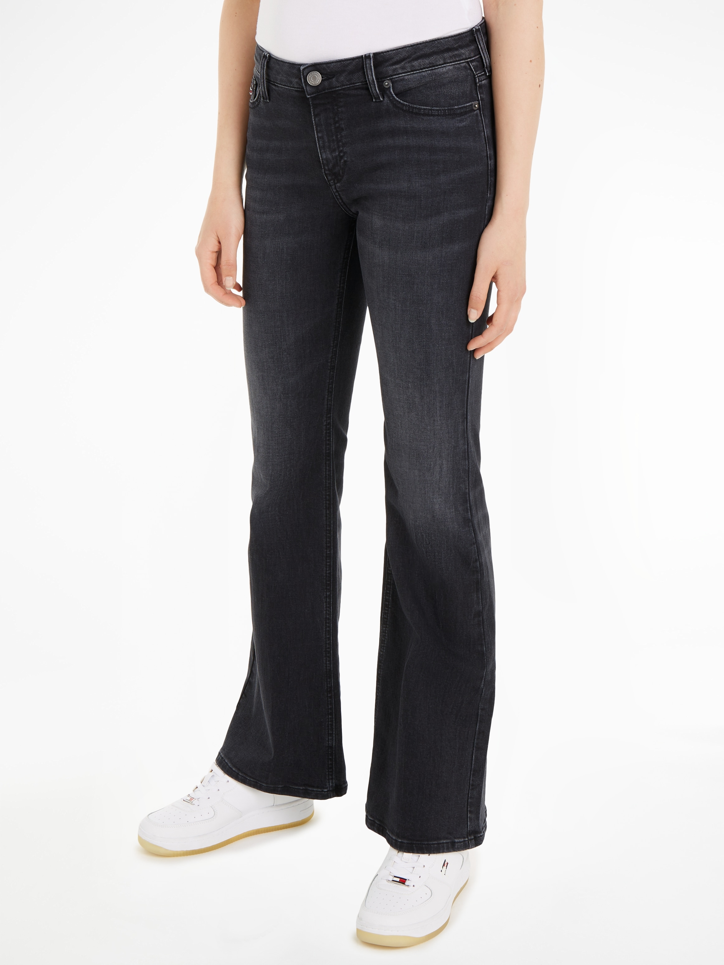 Tommy Jeans Bequeme Jeans "Sophie Low Wais Flare Wide", mit Ledermarkenlabe günstig online kaufen