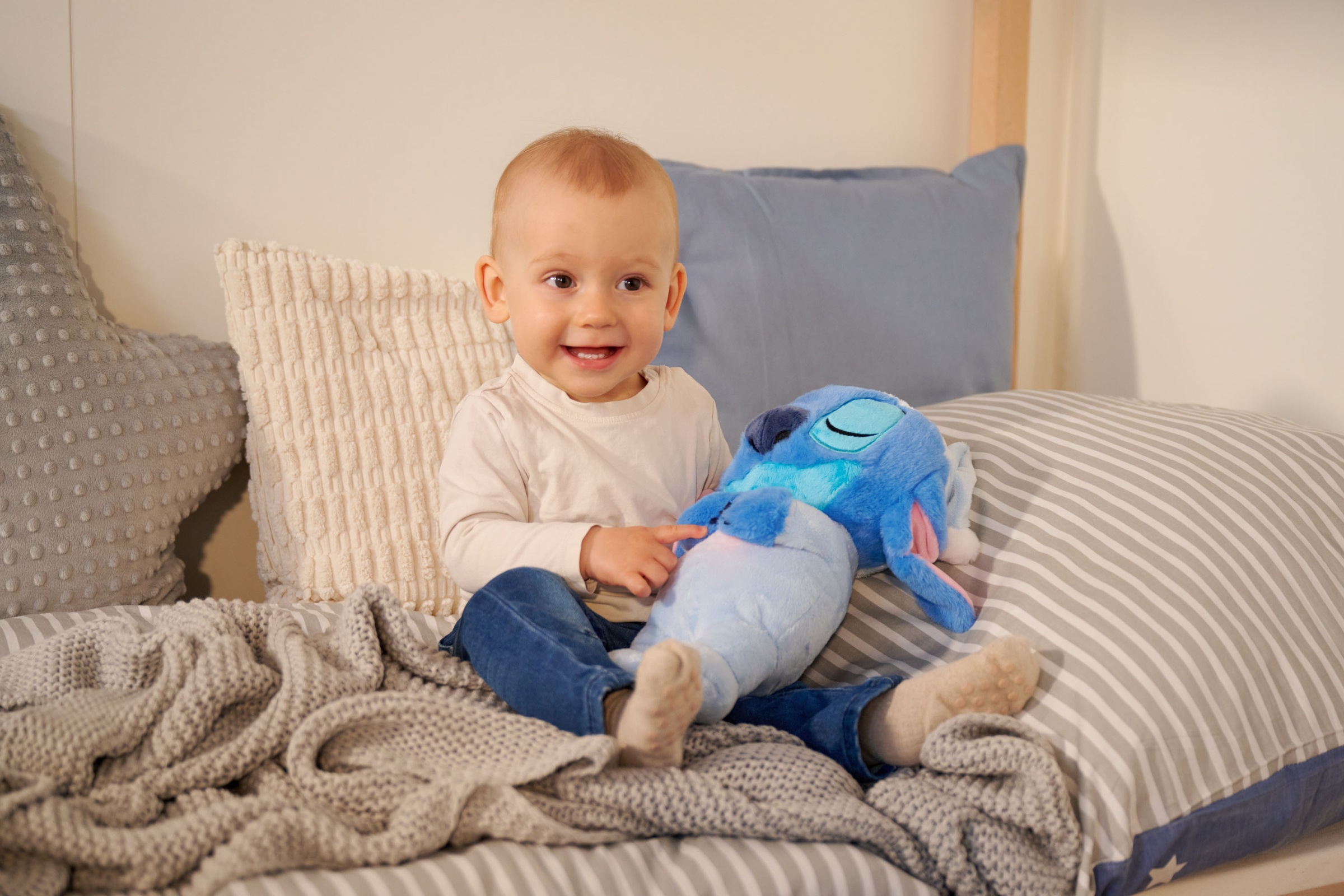 SIMBA Plüschfigur »Disney Schlafender Stitch, 31 cm«