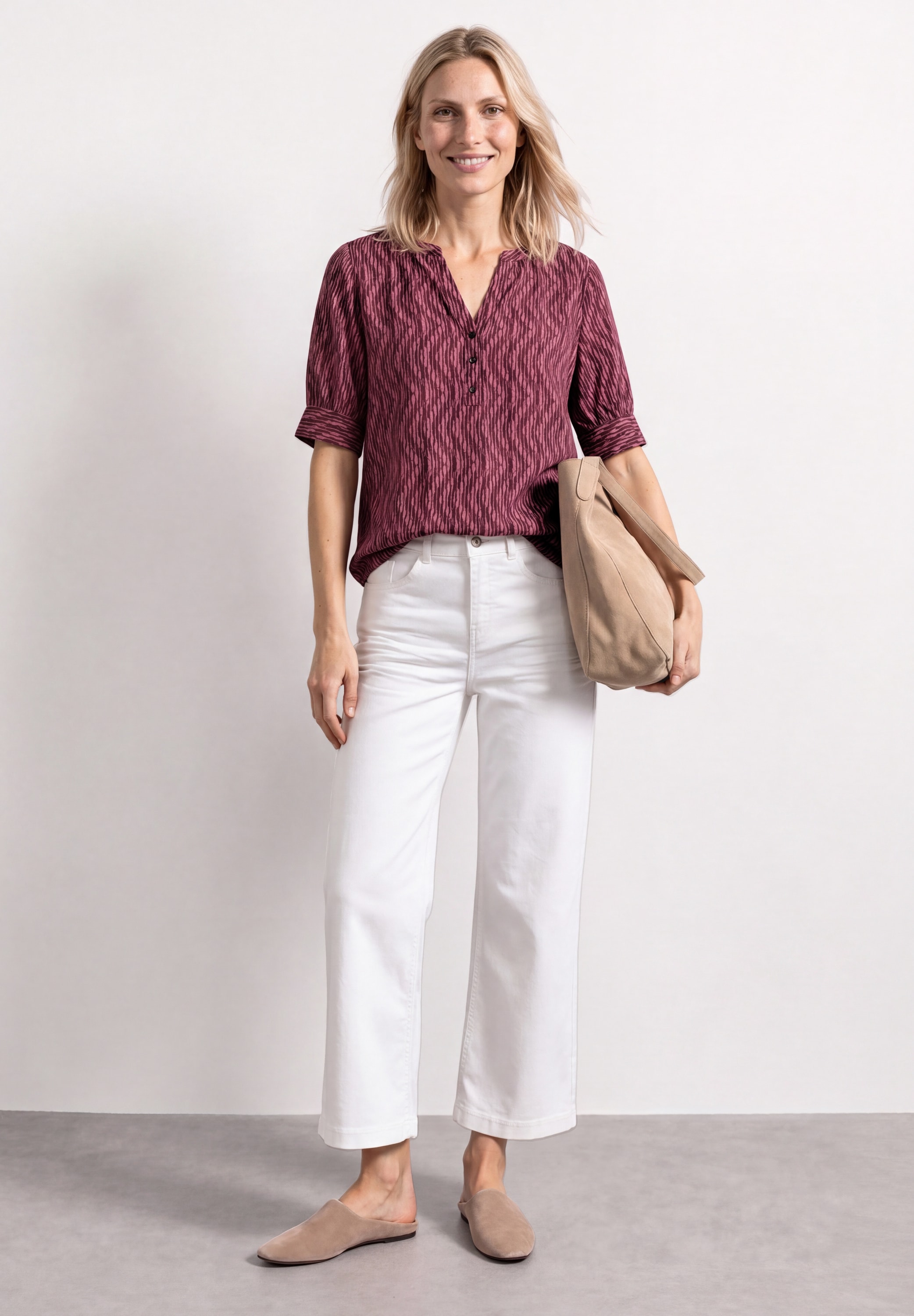 STREET ONE Kurzarmbluse Kurze Sommerbluse mit Allover-Print und Splitneck