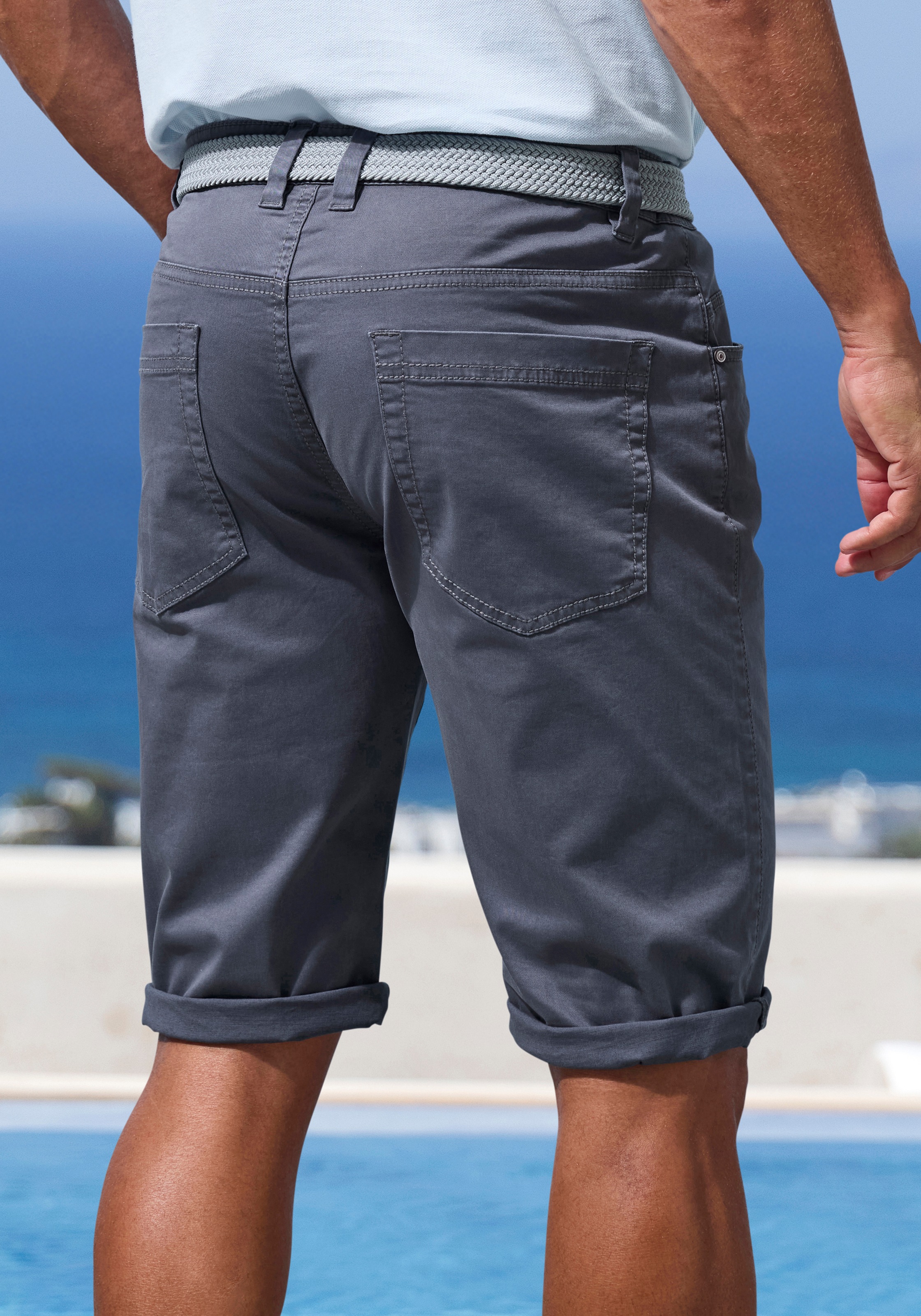 Thumbnail - John Devin Bermudas "aus elastischer Baumwollmischung" mit großem Druck auf dem Bein, 3/4 Shorts