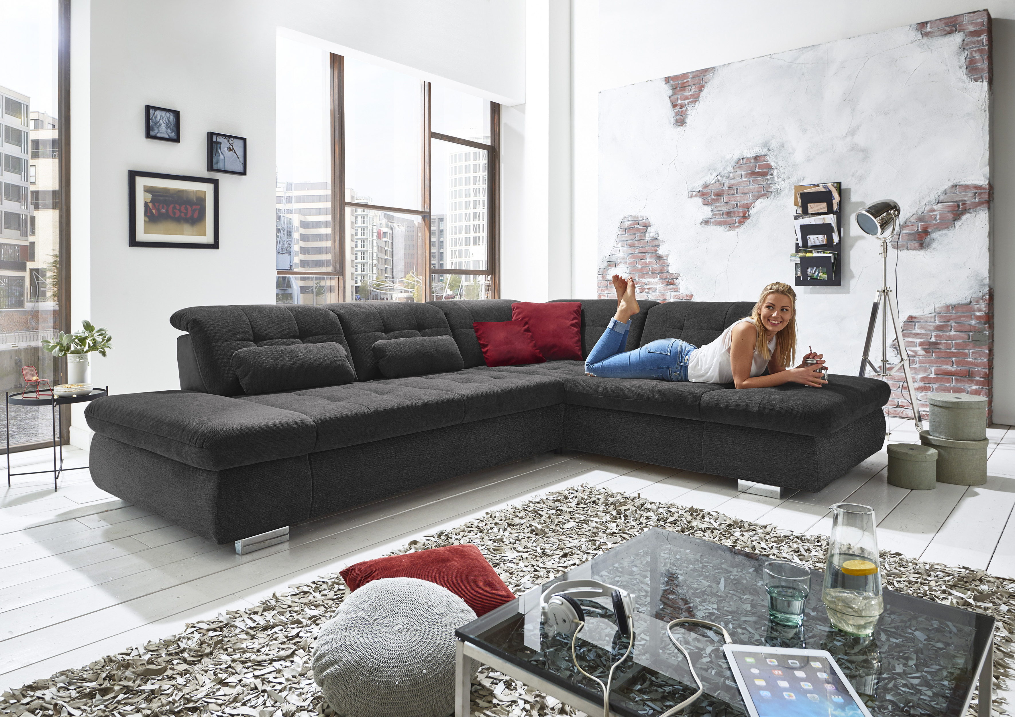 Die PlanBar Ecksofa "MP-IN17004 L-Form, Breite 323 cm, mit Federkern-Polsterung" inkl. Sitztiefenverstellung, wahlweise weitere Funktionen
