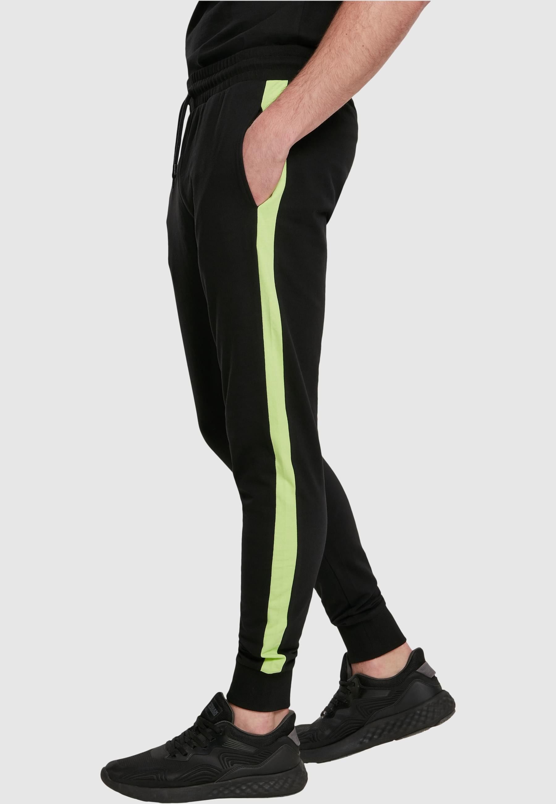 URBAN CLASSICS Stoffhose »Urban Classics Herren Neon Striped Sweatpants«, (1 tlg.)