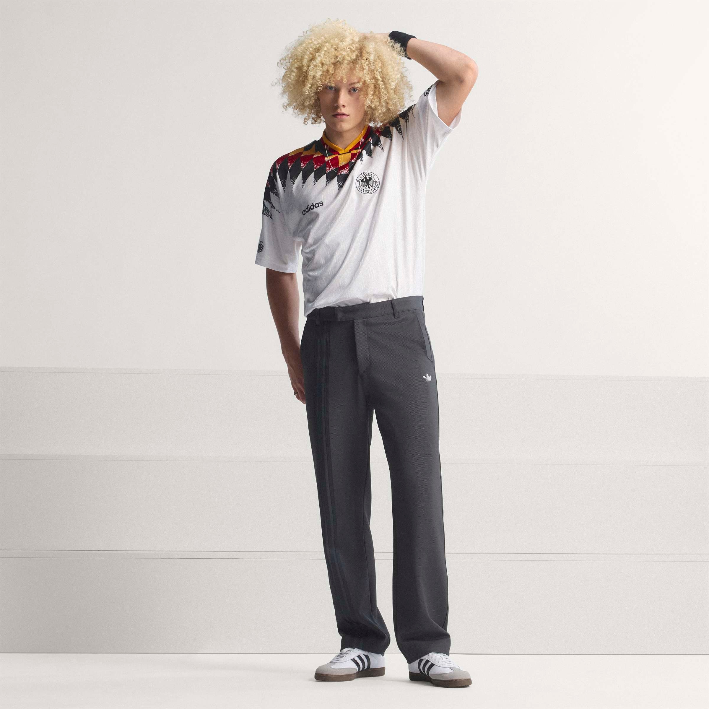adidas Performance Fußballtrikot »DFB H JSY 94« mit Jacquard-Design, moderner lockerer Schnitt, mit V-Ausschnitt