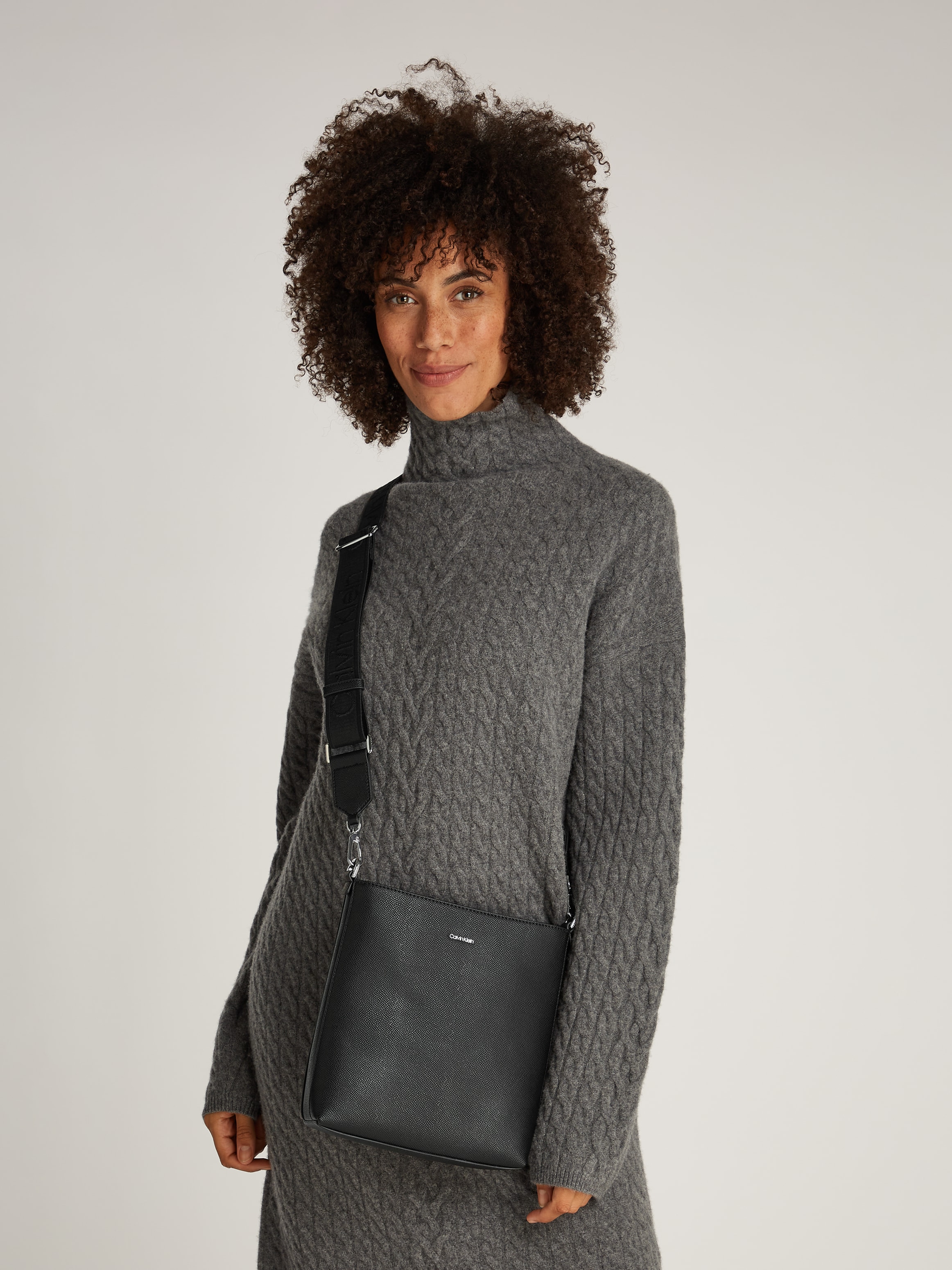 Calvin Klein Umhängetasche »CK MUST SMALL BUCKET_CAVIAR«, Schultertasche, Henkeltasche, Umhängetasche Damen