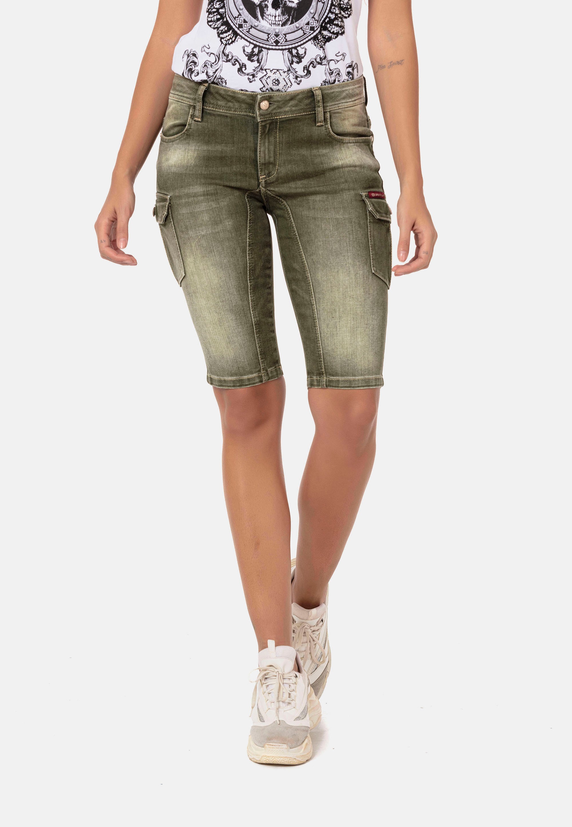 Cipo & Baxx Shorts, mit trendigen Cargotaschen