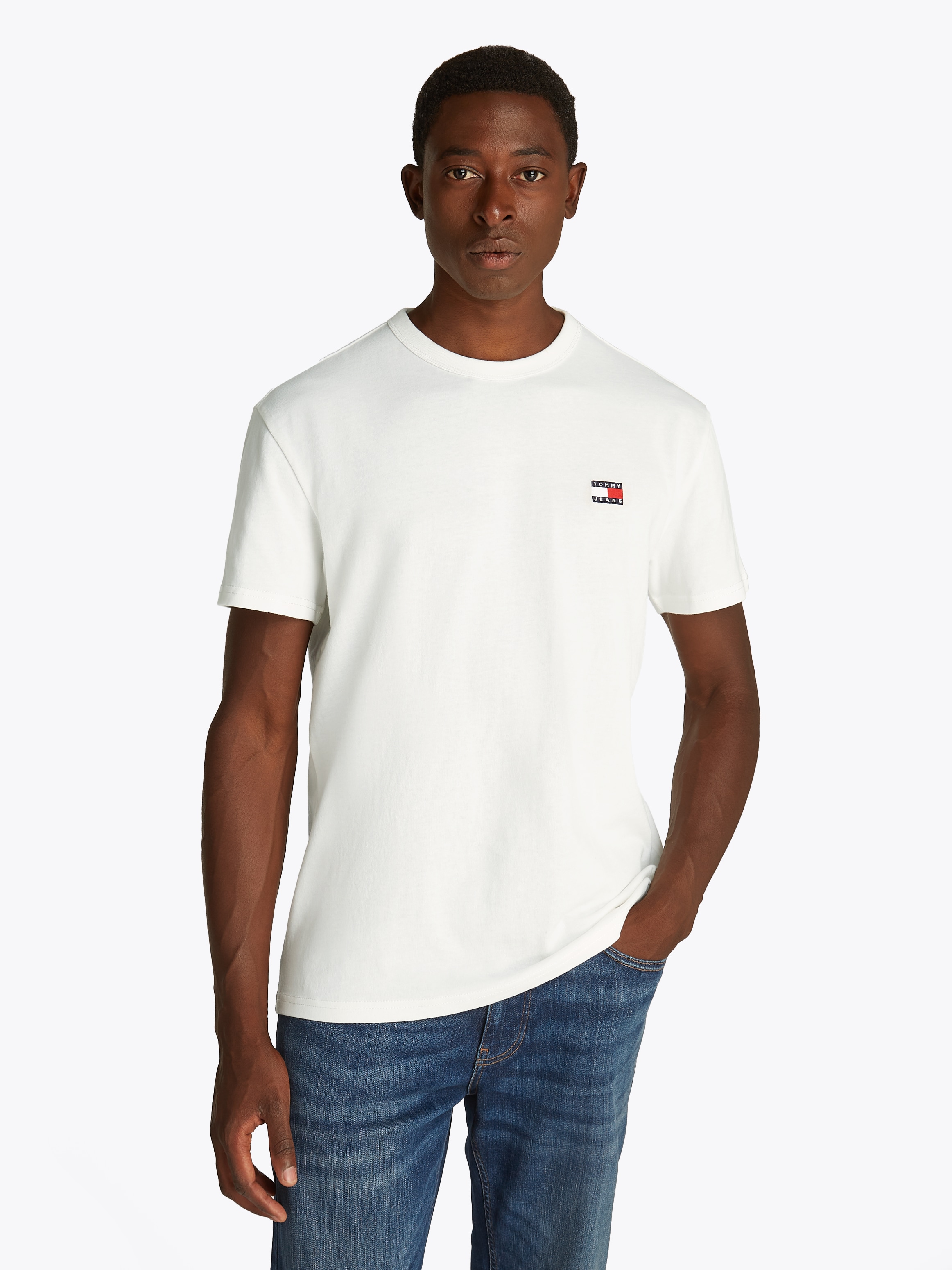 Tommy Jeans T-Shirt "TJM REG BADGE TEE EXT" mit Logostickerei günstig online kaufen