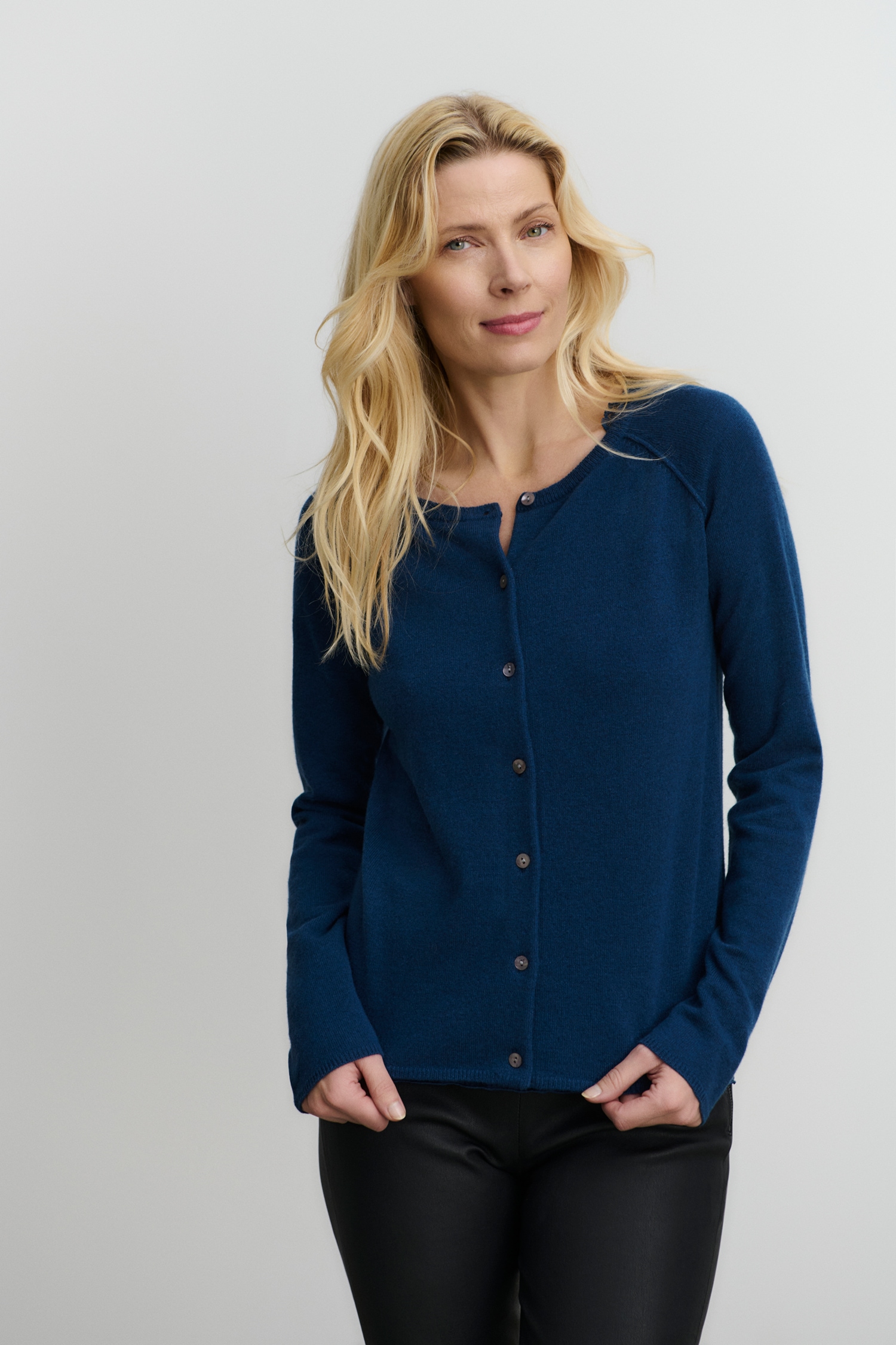 rosemunde Strickjacke "LAICA" Knöpfe als Verschluss, Rundhalsausschnitt, Sc günstig online kaufen