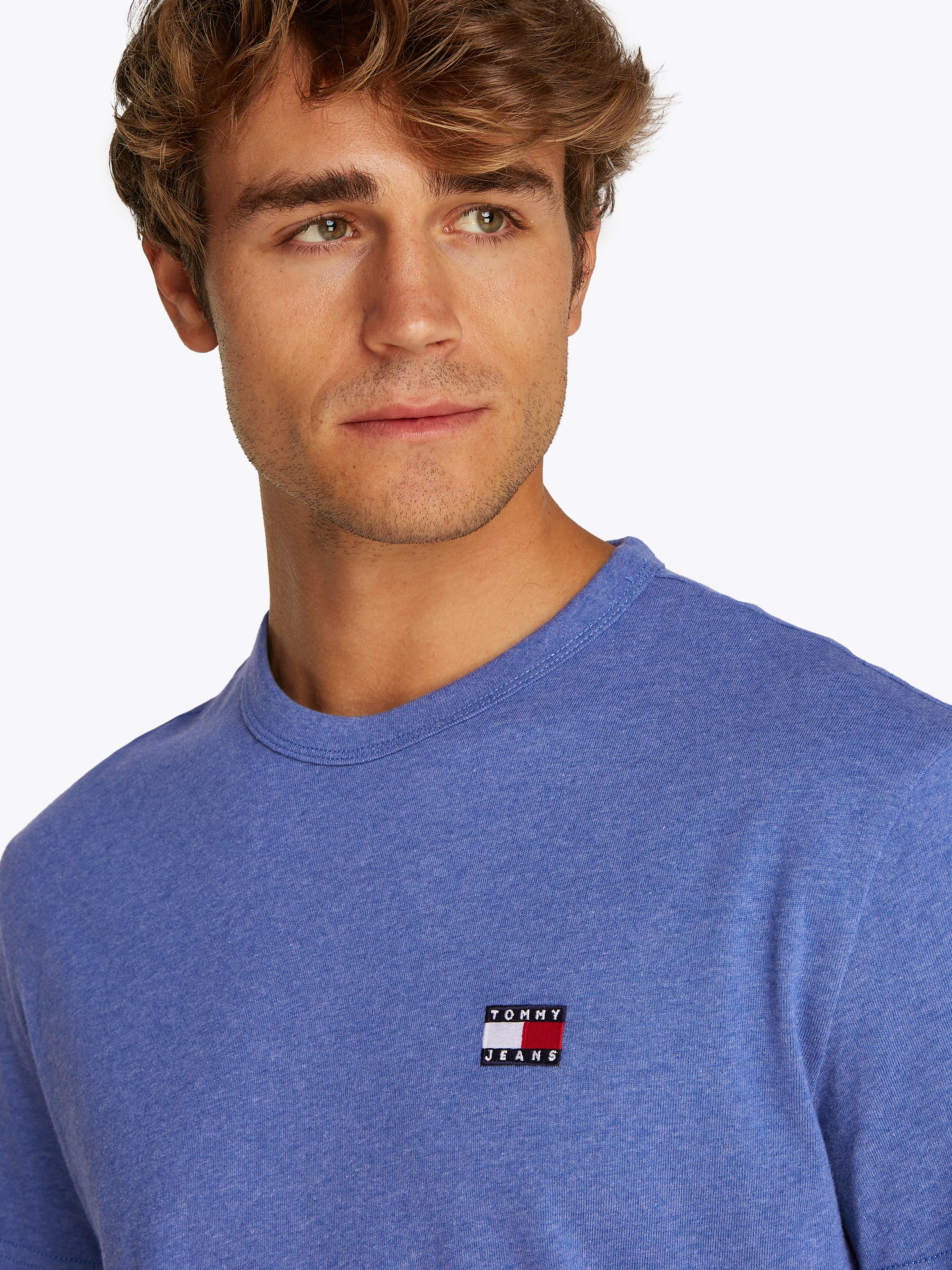 Tommy Jeans T-Shirt »TJM REG BADGE TEE EXT«, mit Logostickerei