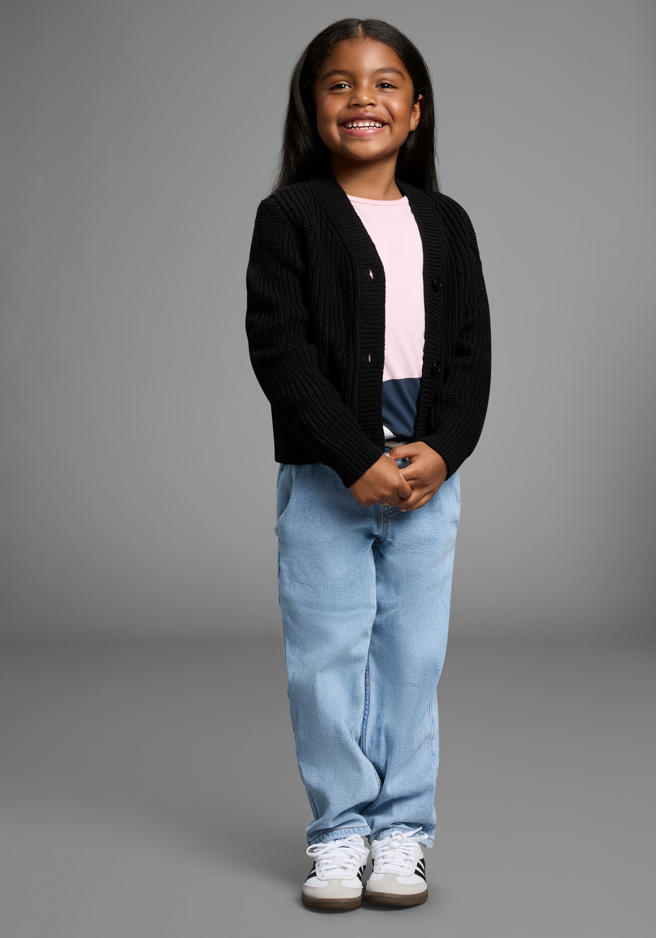 KIDSWORLD Strickjacke »Strickjacke Basic«, Strickjacke, toll zu allem zu kombinieren