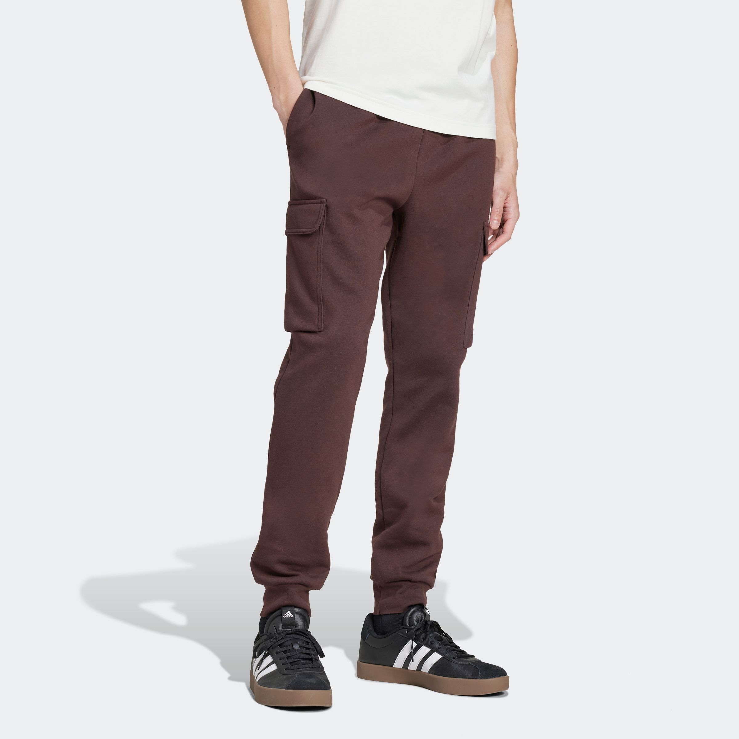 adidas Sportswear Sporthose »ESSENTIALS FLEECE REGULAR TAPERED CARGOHOSE«, (1 tlg.), Jogginghose Cargo aus weichem Fleece-Material