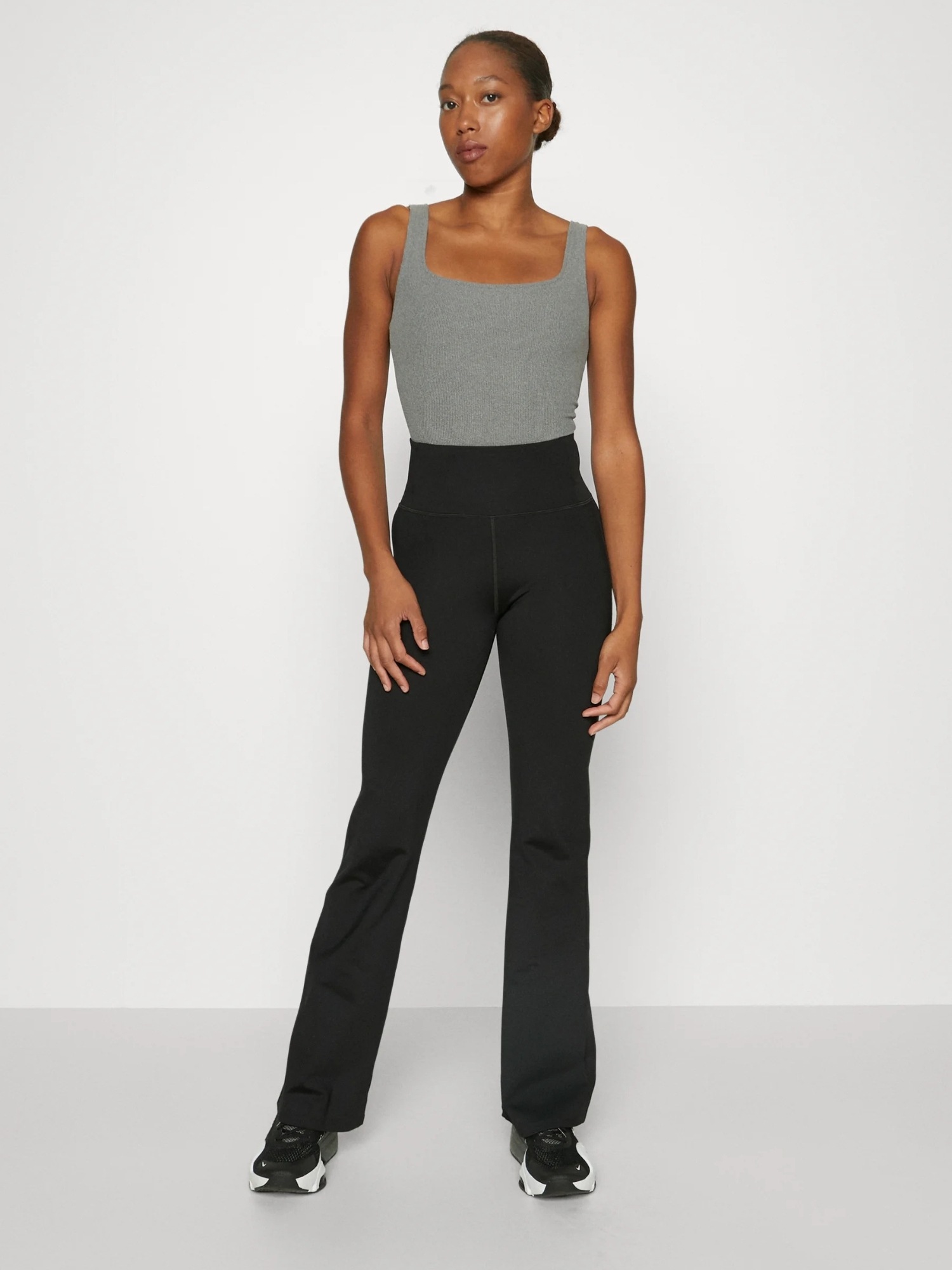 GIRLFRIEND COLLECTIVE Chinohose »Girlfriend Collective Trouser Compressive«