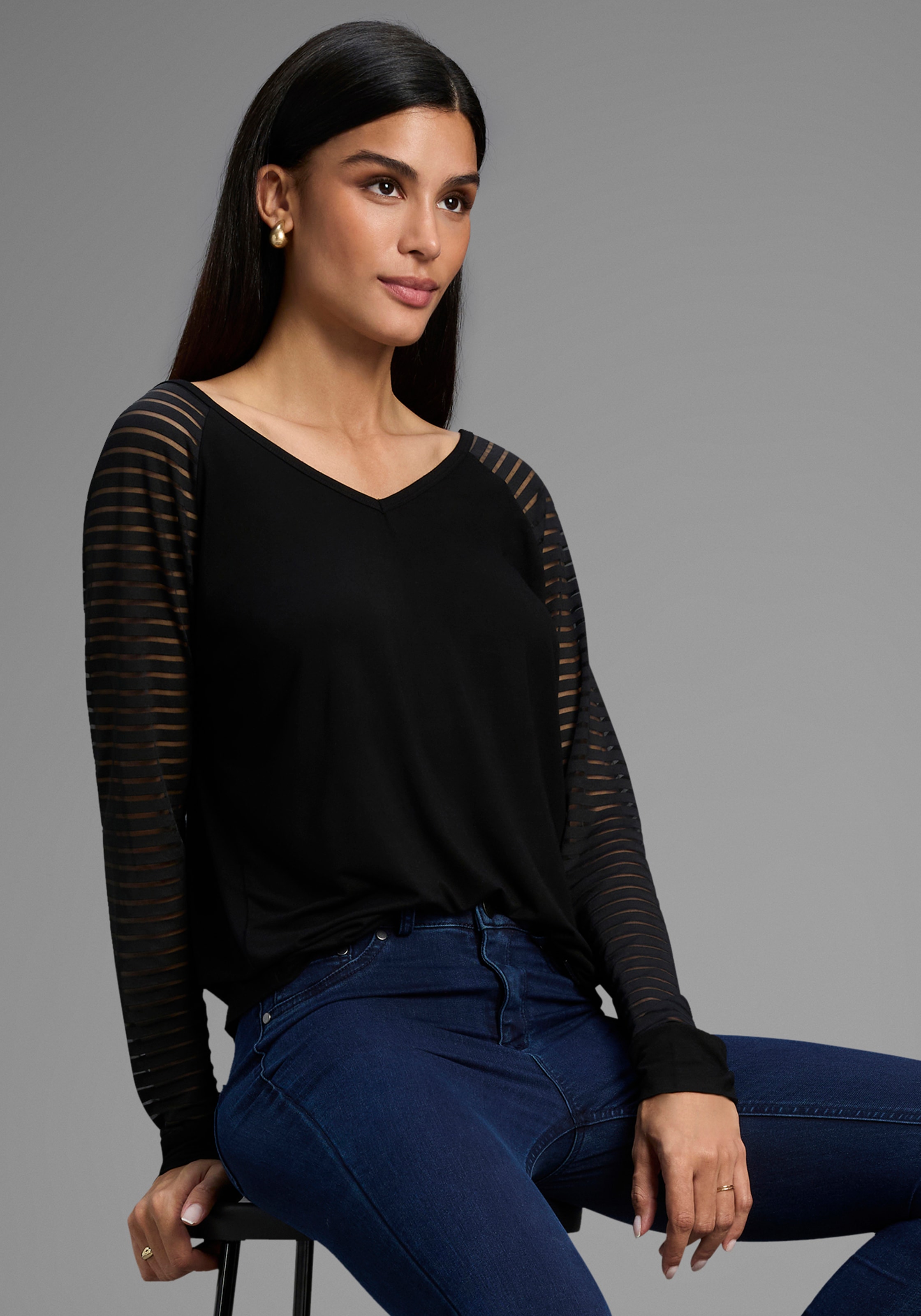 Bruno Banani V-Shirt mit Mesh-Streifen im Ärmel - NEUE KOLLEKTION günstig online kaufen