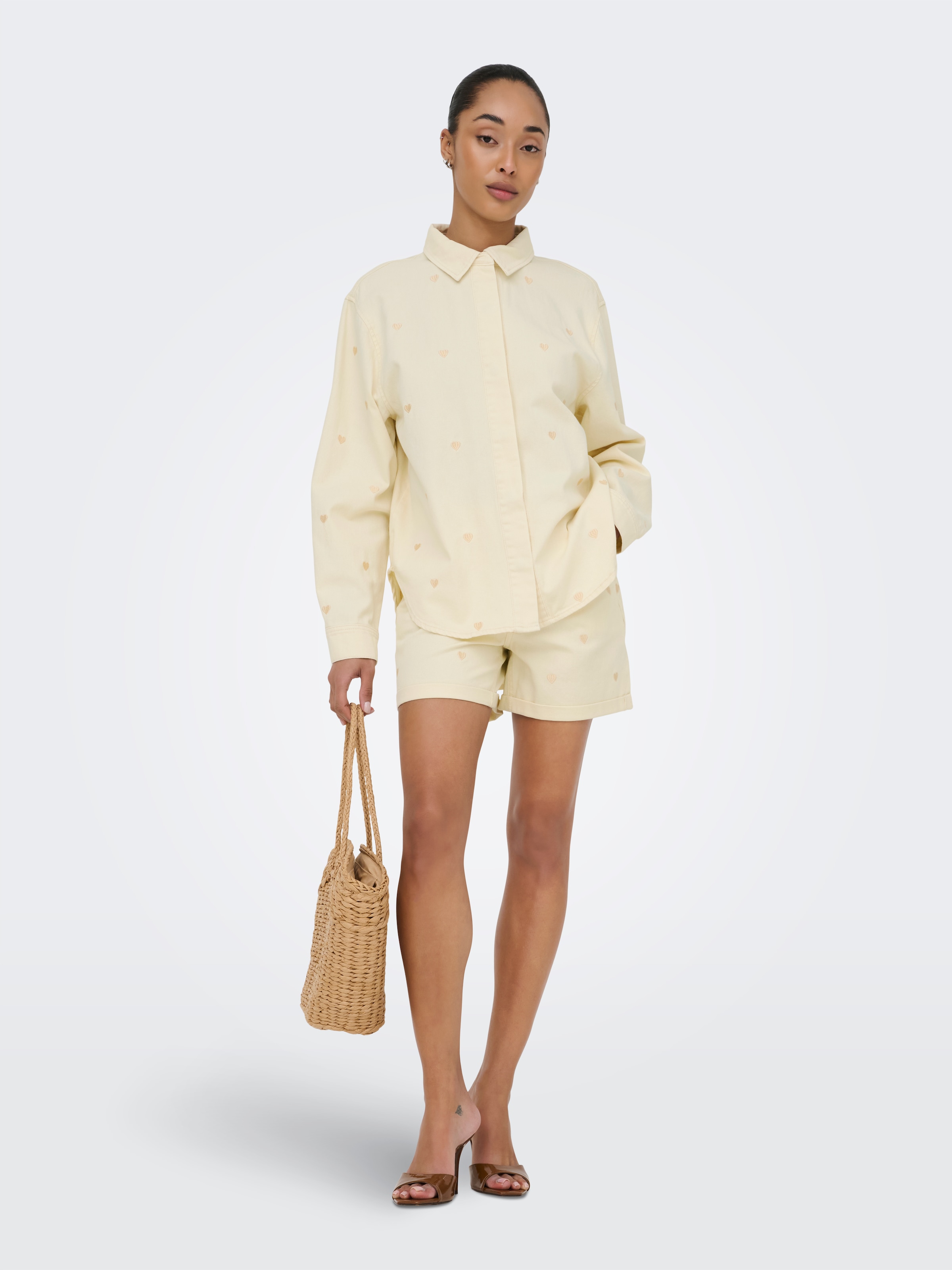 ONLY Jeansshorts »ONLVEGA HW EMBROIDERY DNM SHORTS GUANOOS« Baumwolle, High Waist