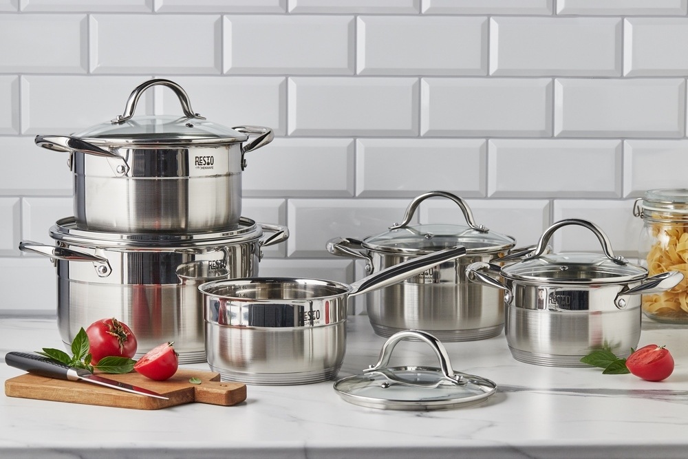RESTO Kitchenware Kasserolle »Rigel, Soßentopf 1,9 l, energiesparend und spülmaschinenfest«, Edelstahl 18/10, (2 tlg.), mit hitzebeständigem Glasdeckel, im Geschenkkarton