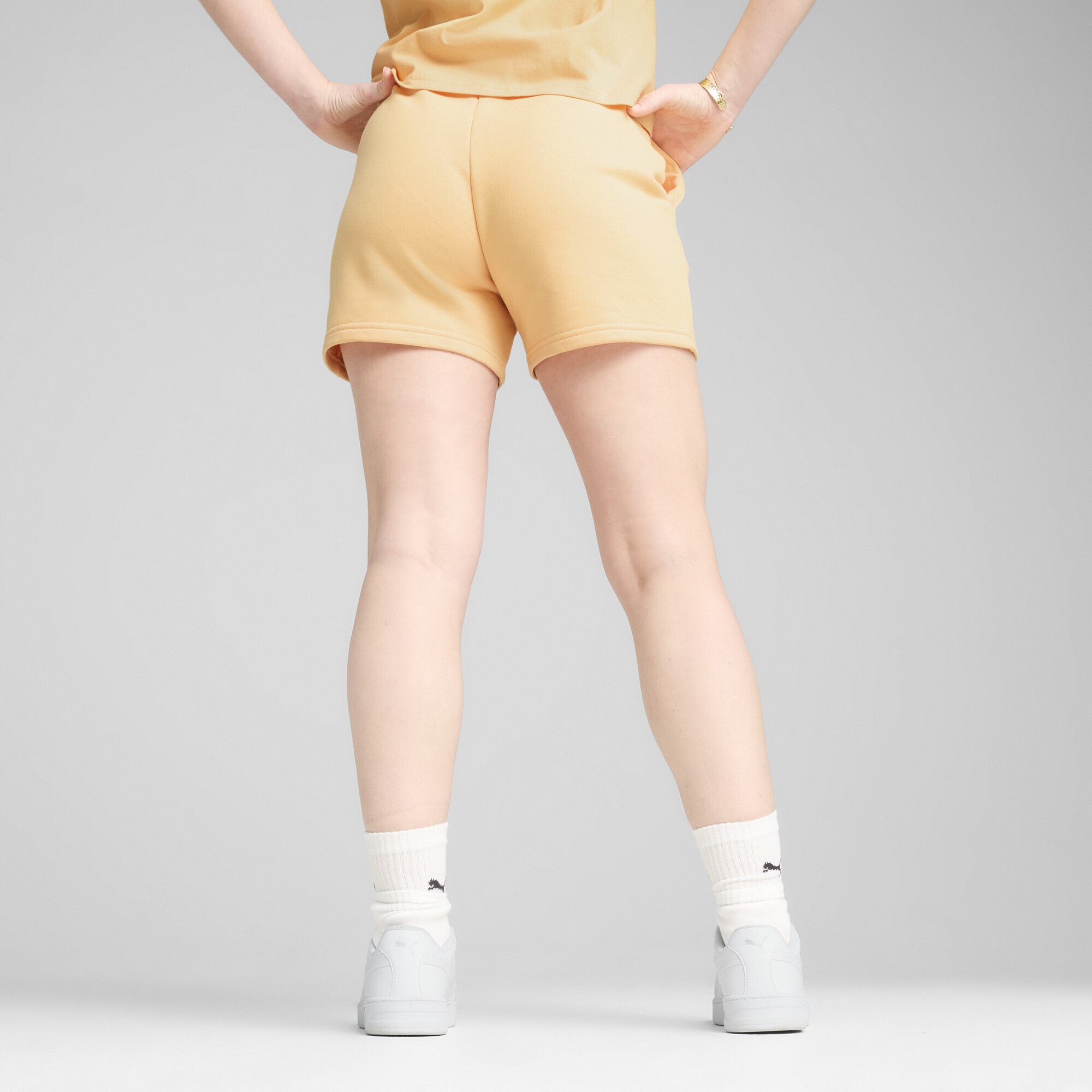 PUMA Sporthose »ESS Small No. 1 Logo 5'' Hochgeschnittene Shorts Damen«