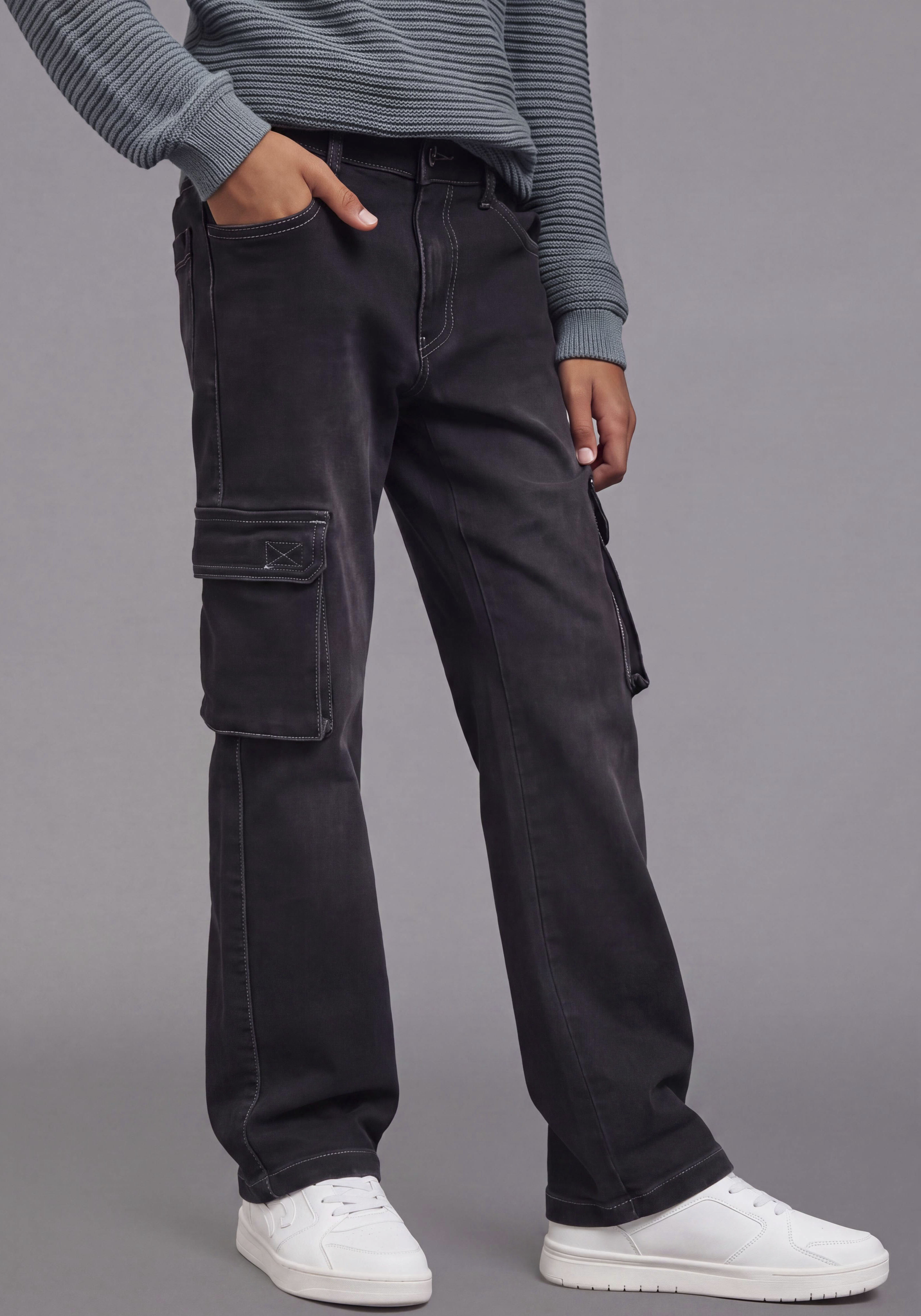 Bruno Banani Loose-fit-Jeans "Cargojeans in lockerer Form von BRUNO BANANI" Lässige Jeans mit Cargo-Taschen, gerades Bein, normale Leibhöhe