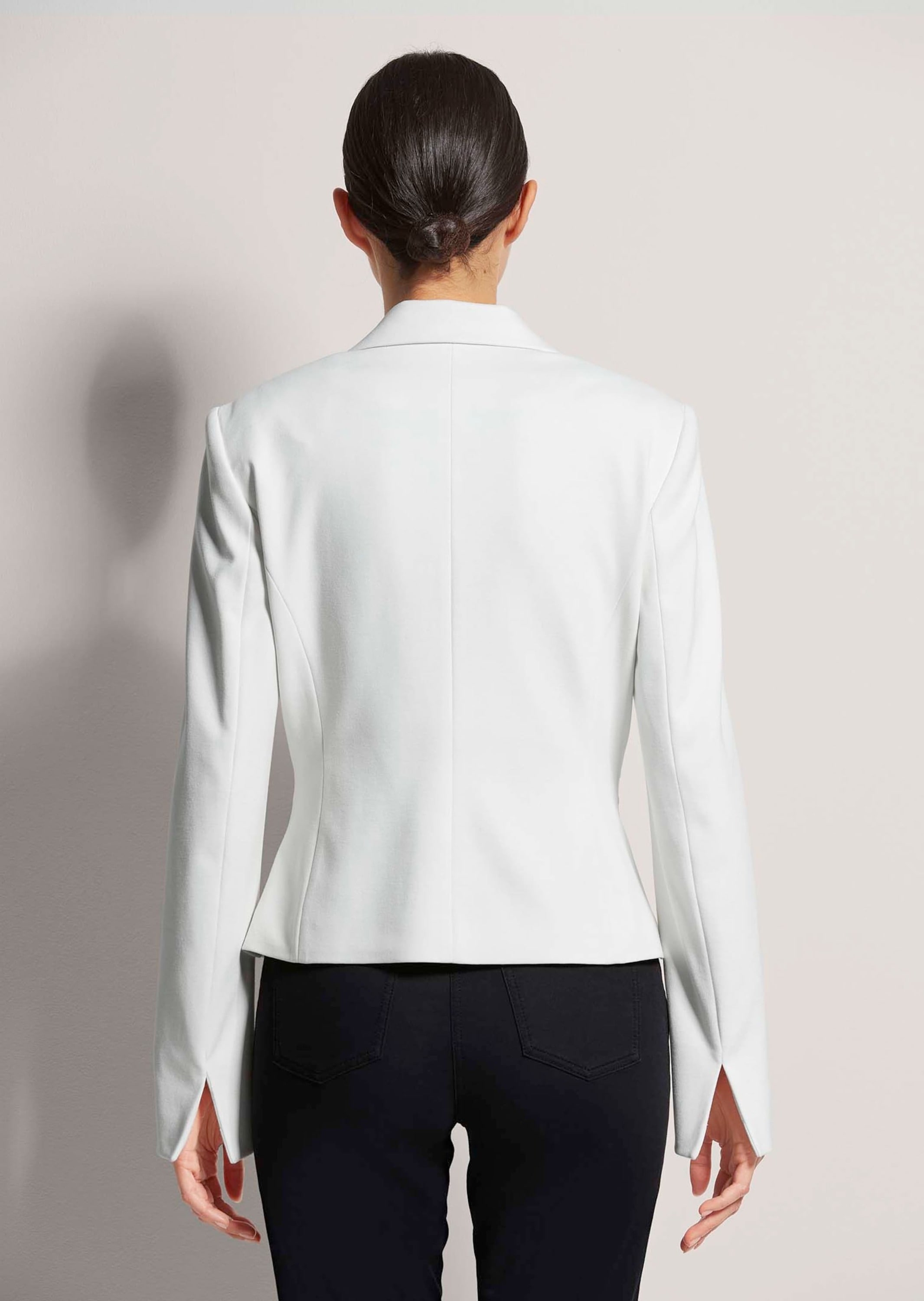 MADELEINE Jerseyblazer »Blazer Kurzer Jersey-Blazer mit Ziernähten«