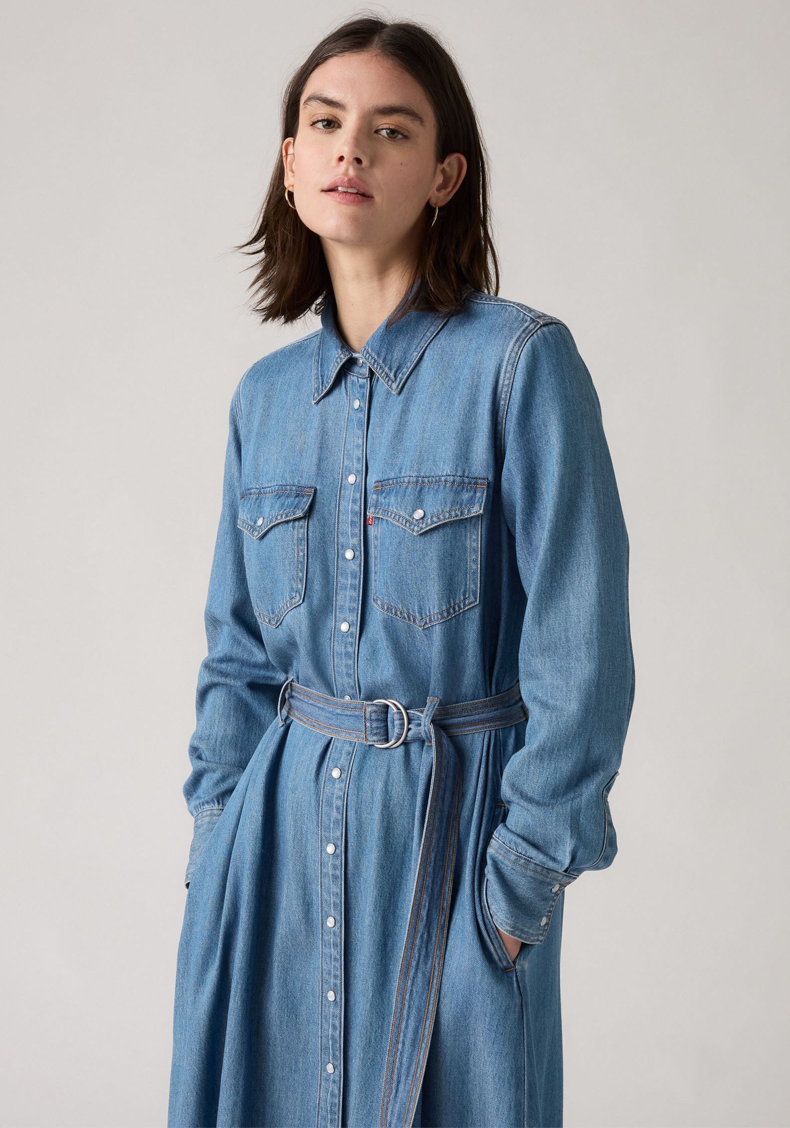 Levi's® Jeanskleid »inklusive Gürtel«, (2 tlg.), mit seitlichen Eingrifftaschen