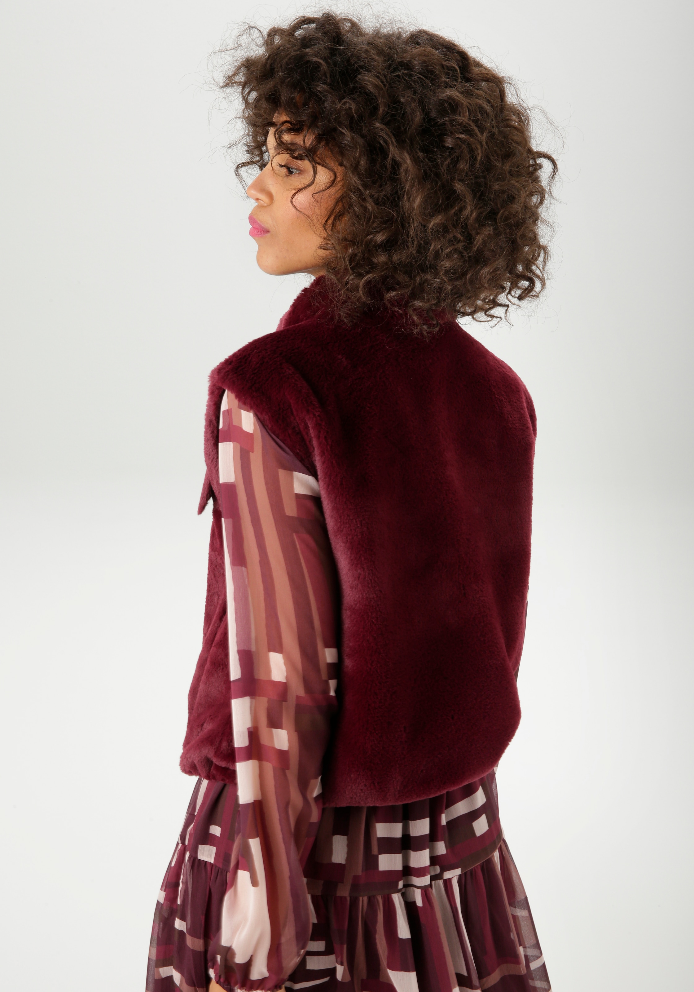 Aniston CASUAL Plüschweste, in trendiger Farbpalette - NEUE KOLLEKTION