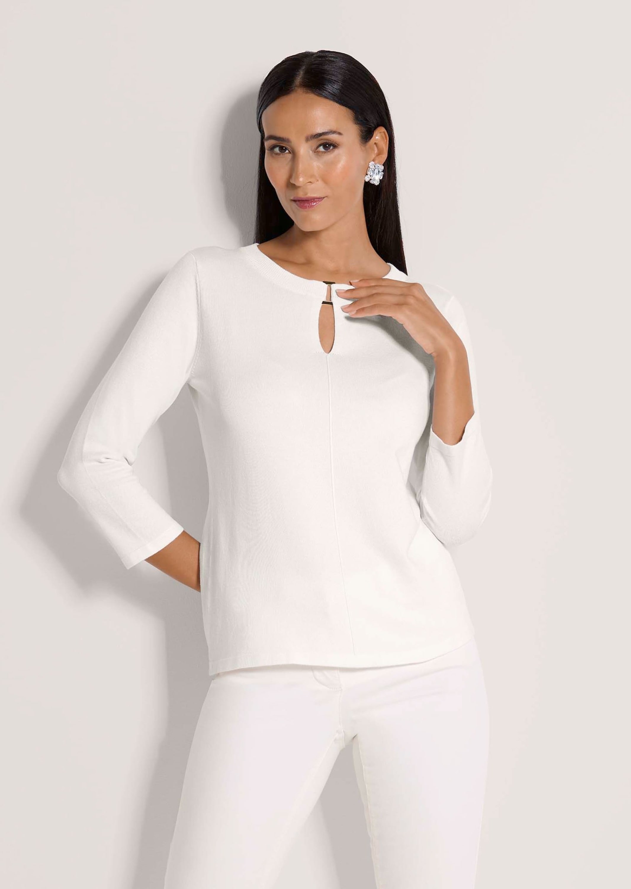 MADELEINE Longpullover »Feinstrickpullover Basicpullover mit Dekoelement« Dekoelement am Ausscnitt