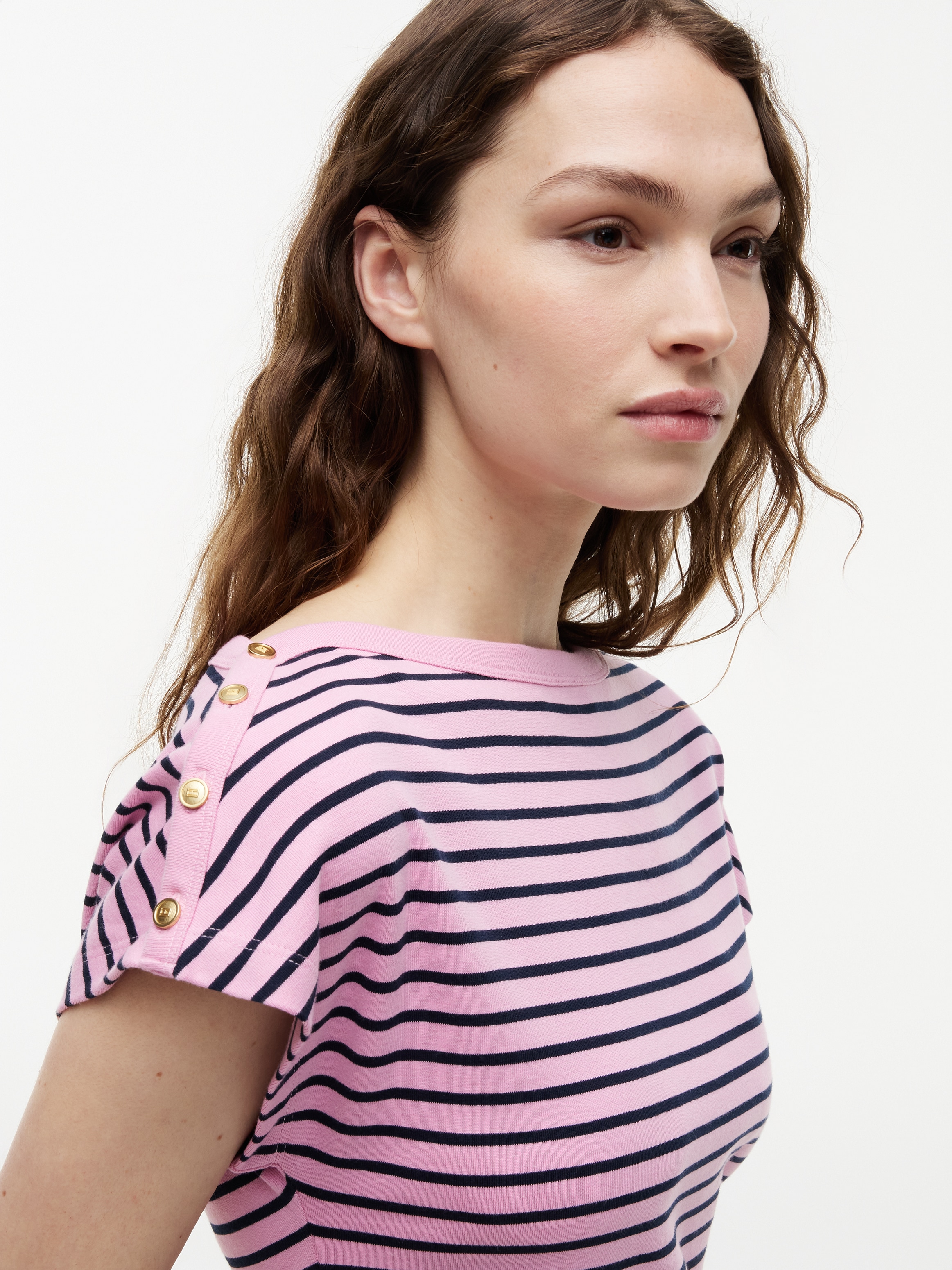 Tommy Hilfiger Kurzarmshirt »GOLD BTN CAP-SLV BOAT-NK TEE« Baumwolle, mit goldfarbenen Knöpfen