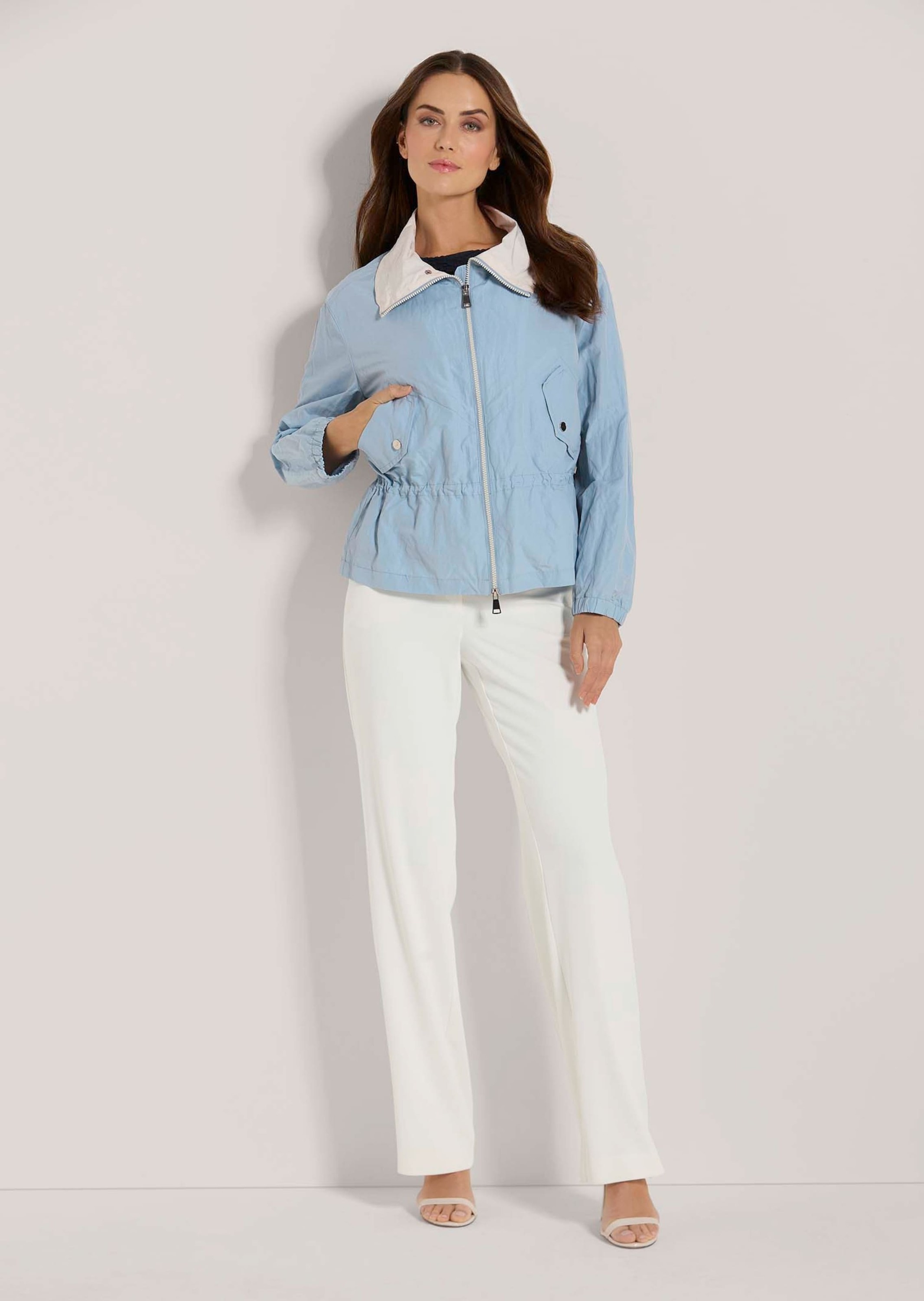 Thumbnail - MADELEINE Kurzjacke "Jacke Leichte Outdoor-Jacke mit Reißverschluss"