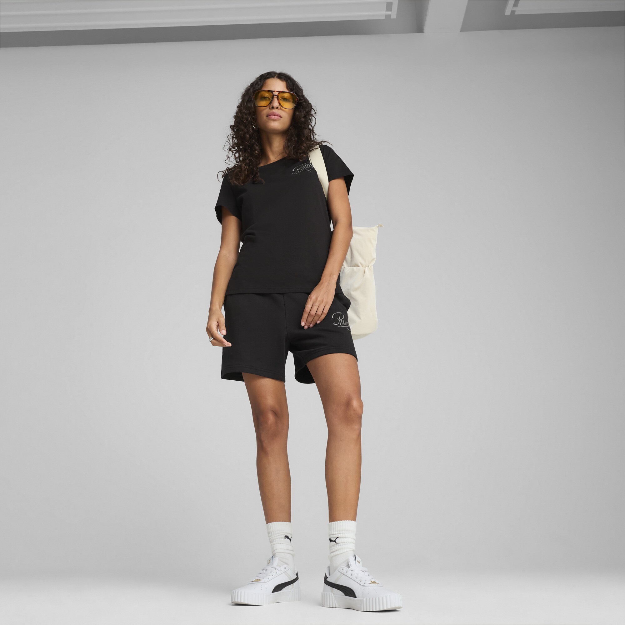 PUMA Sporthose »ESS SCRIPT 5" Hochgeschnittene Shorts Damen«