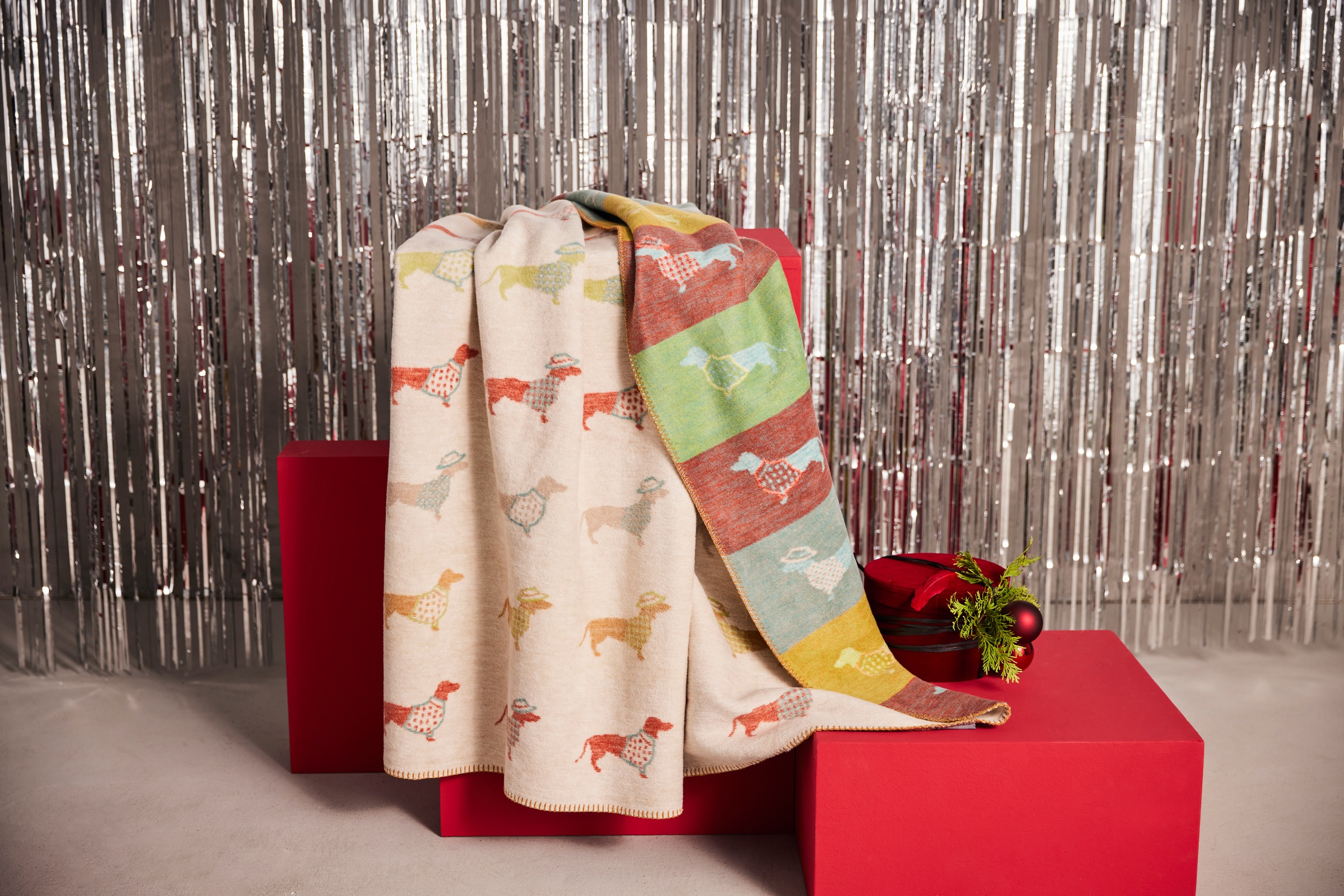 PAD Wohndecke »DACKEL« Made in Europe, Kuscheldecke, Wendefunktion, 150x200 cm